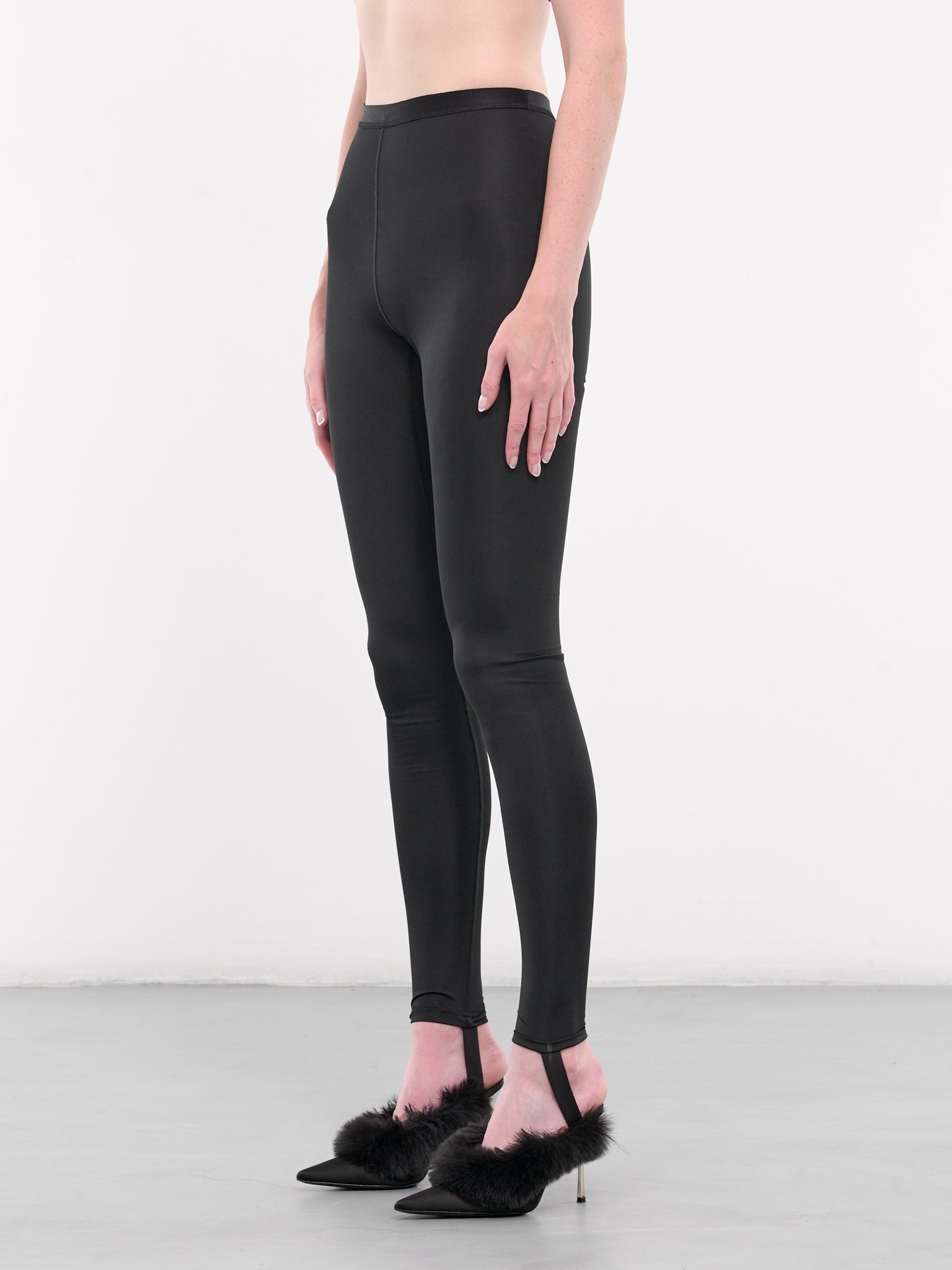 Foot Loop Leggings (02-122924-BLACK)