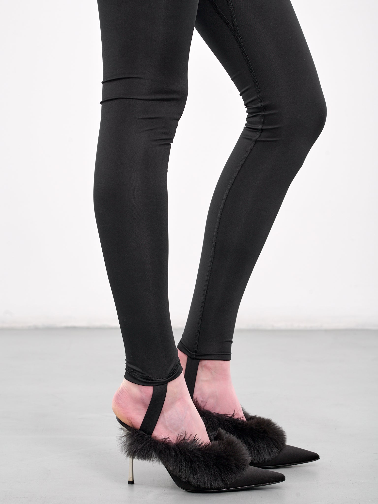 Foot Loop Leggings (02-122924-BLACK)