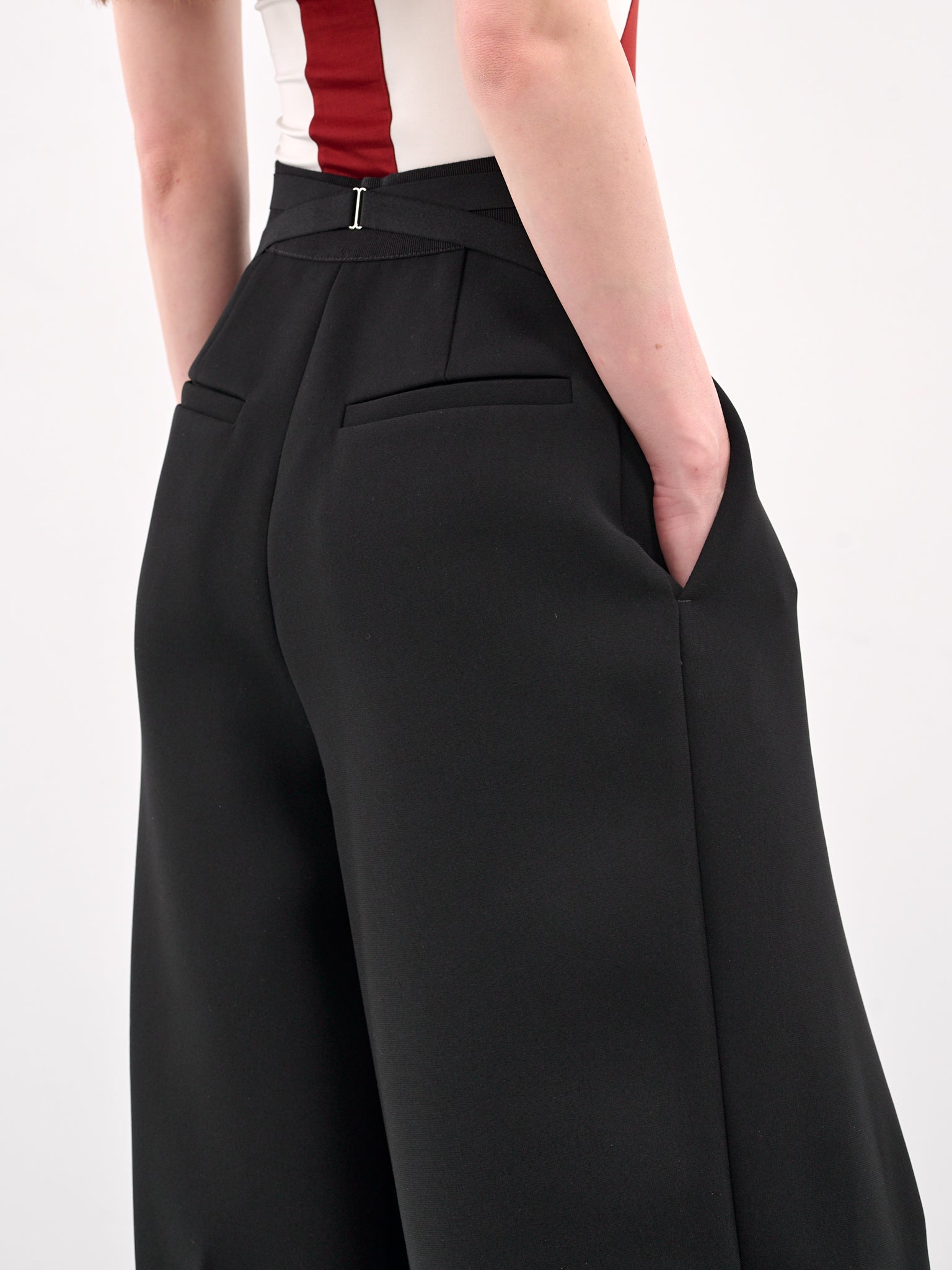 The Crepe Pants (25-33-F-PA187-C081-BLACK)