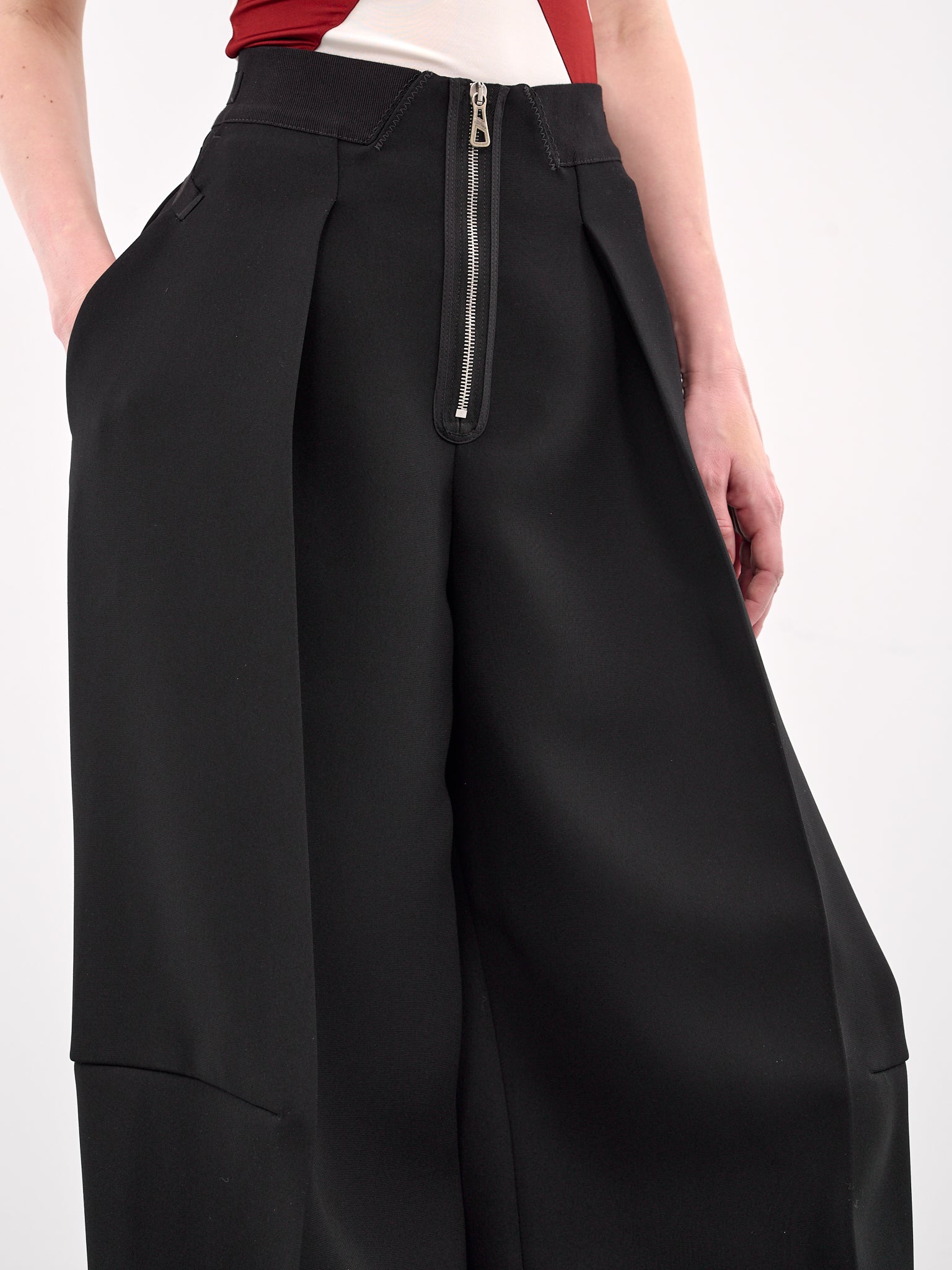 The Crepe Pants (25-33-F-PA187-C081-BLACK)