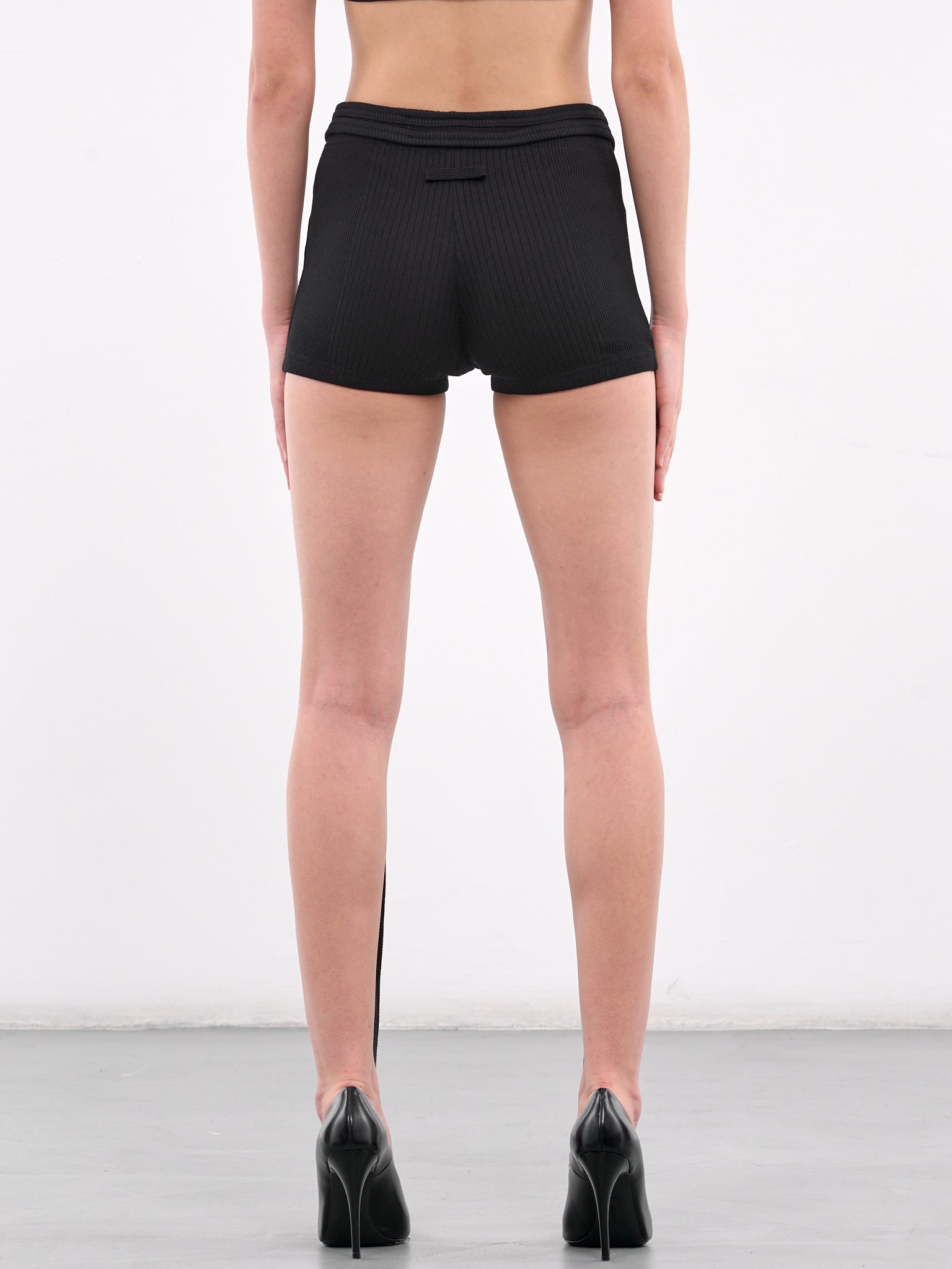 The Patch Shorts (25-33-F-SH039P-J054-BLACK)