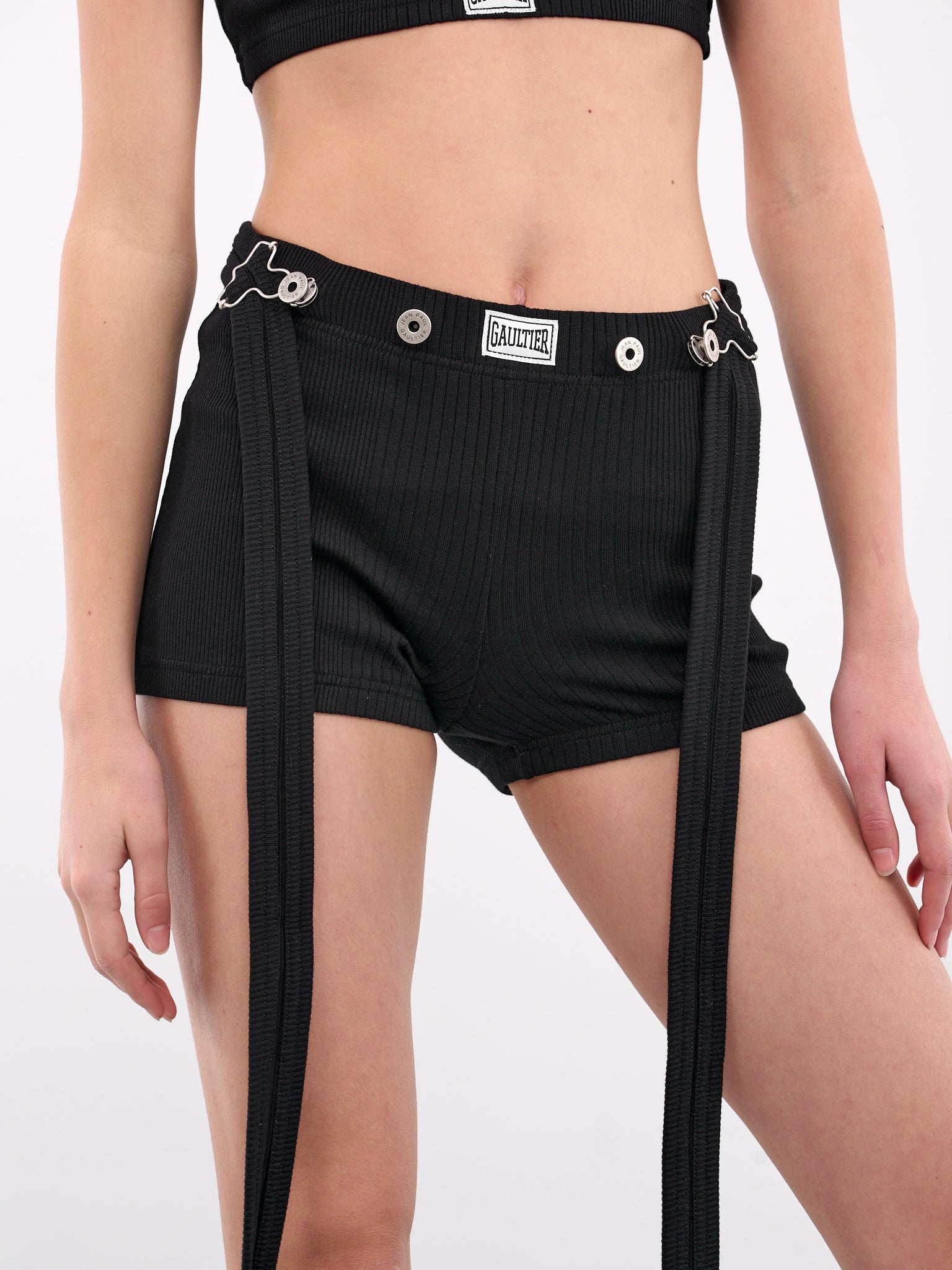 The Patch Shorts (25-33-F-SH039P-J054-BLACK)