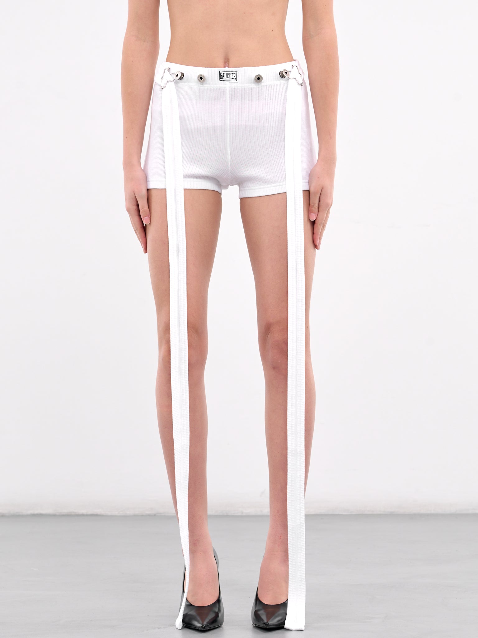 The Patch Shorts (25-33-F-SH039P-J054-WHITE)