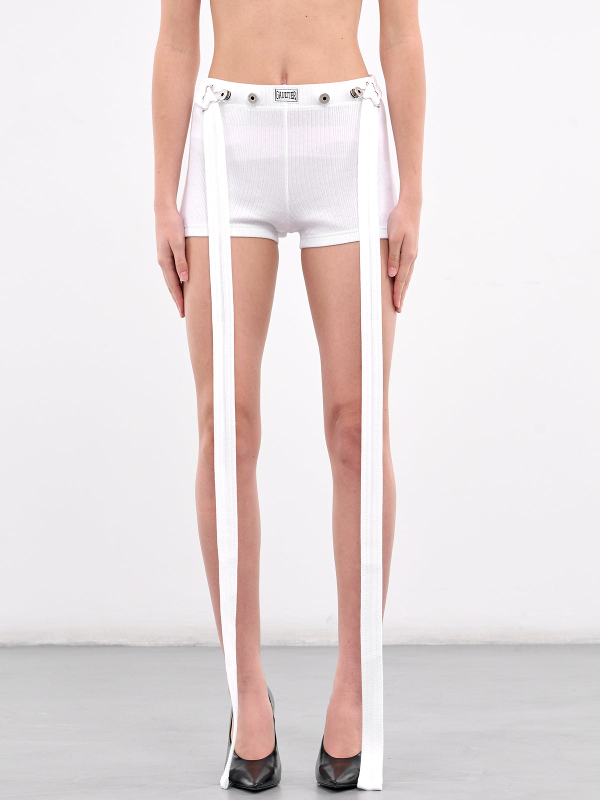 The Patch Shorts (25-33-F-SH039P-J054-WHITE)