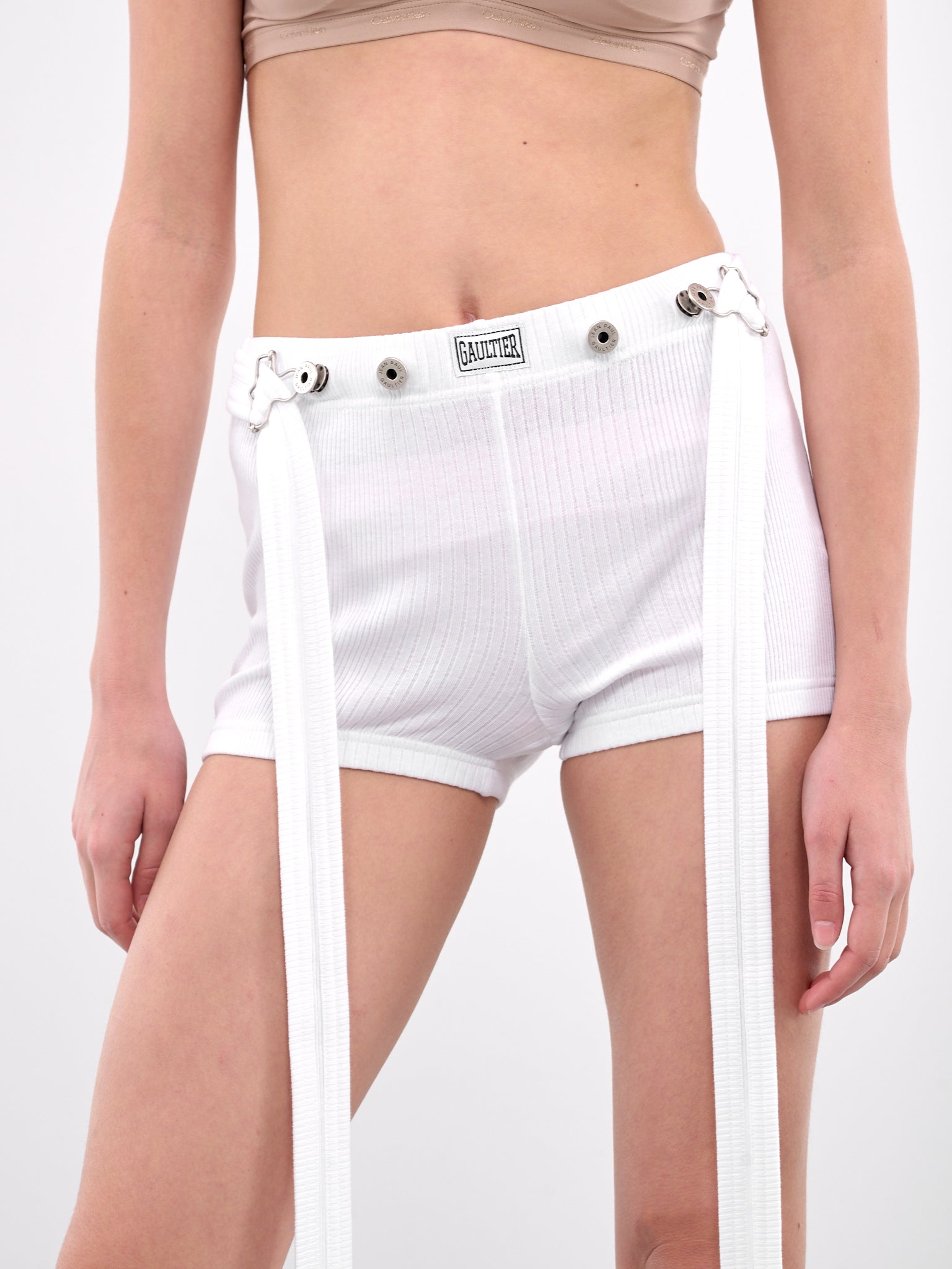 The Patch Shorts (25-33-F-SH039P-J054-WHITE)