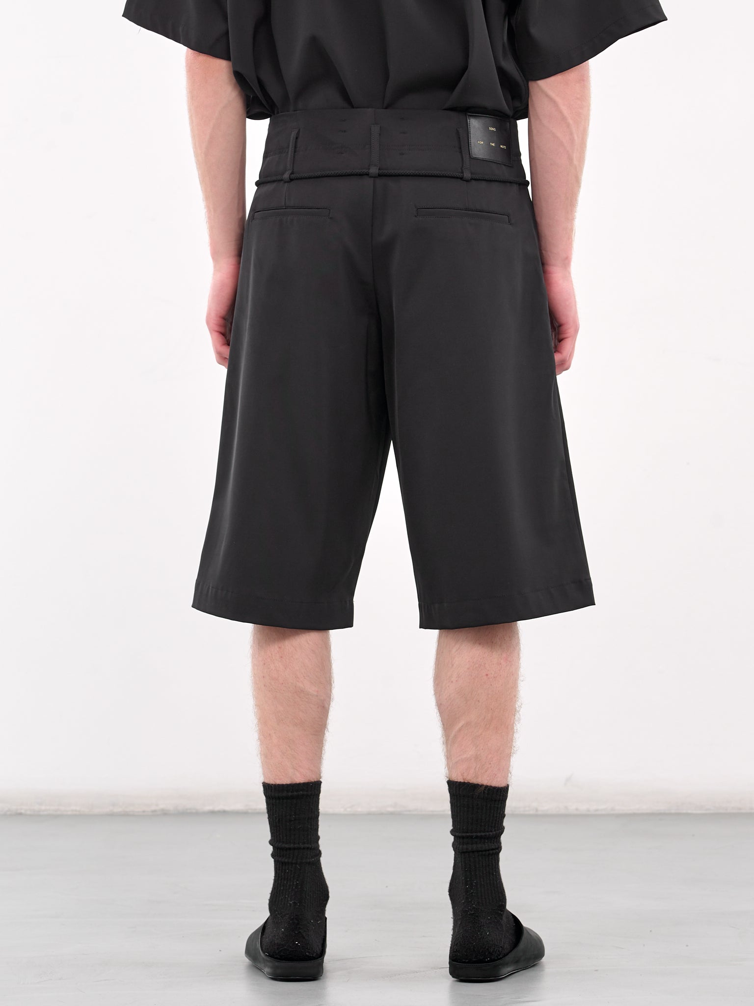 Double Pleated Shorts (251-MST048-BLACK)