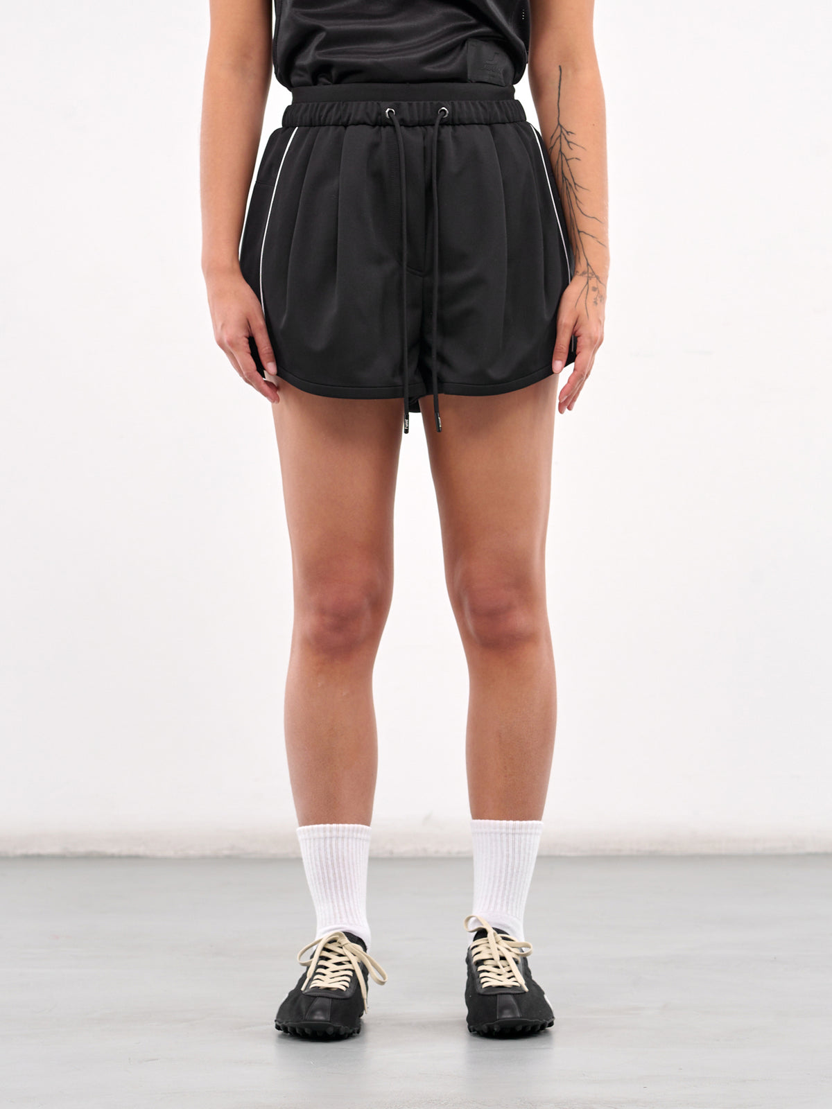 Elasticated Shorts (5525W525-BLACK)