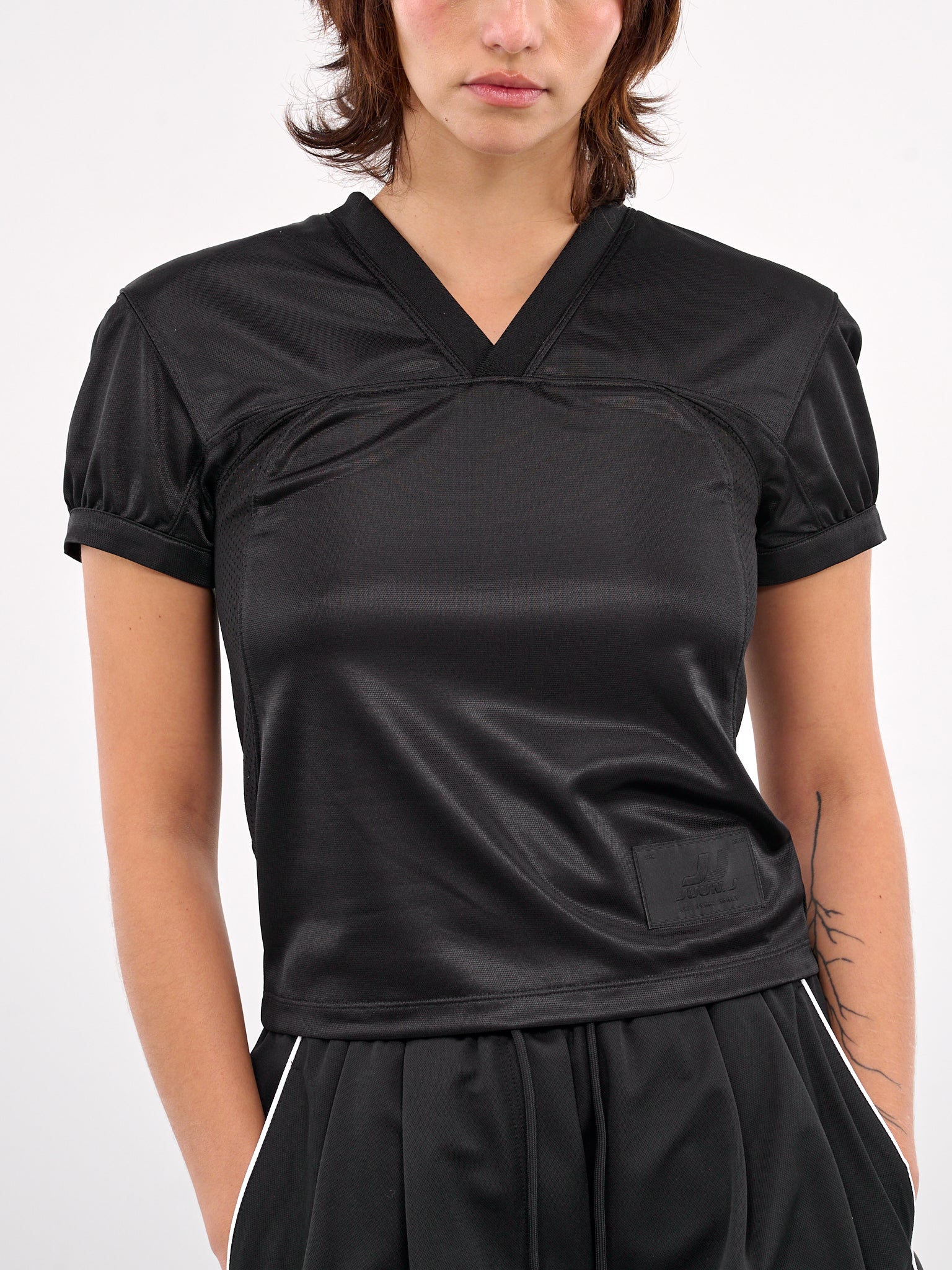 V-Neck Paneled Tee (5542W065-BLACK)