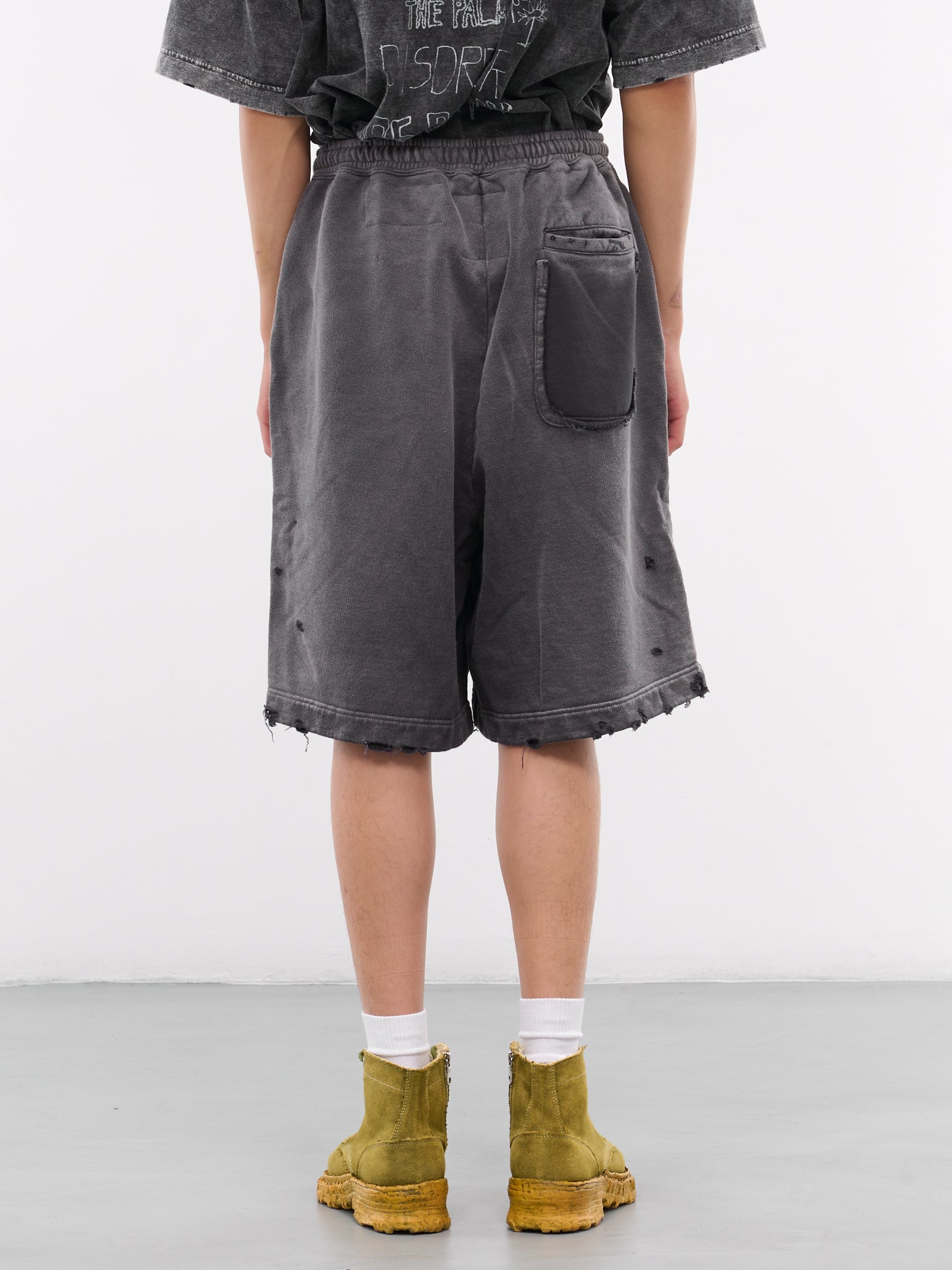 Distressed Sweat Shorts (A13SP544-BLACK)