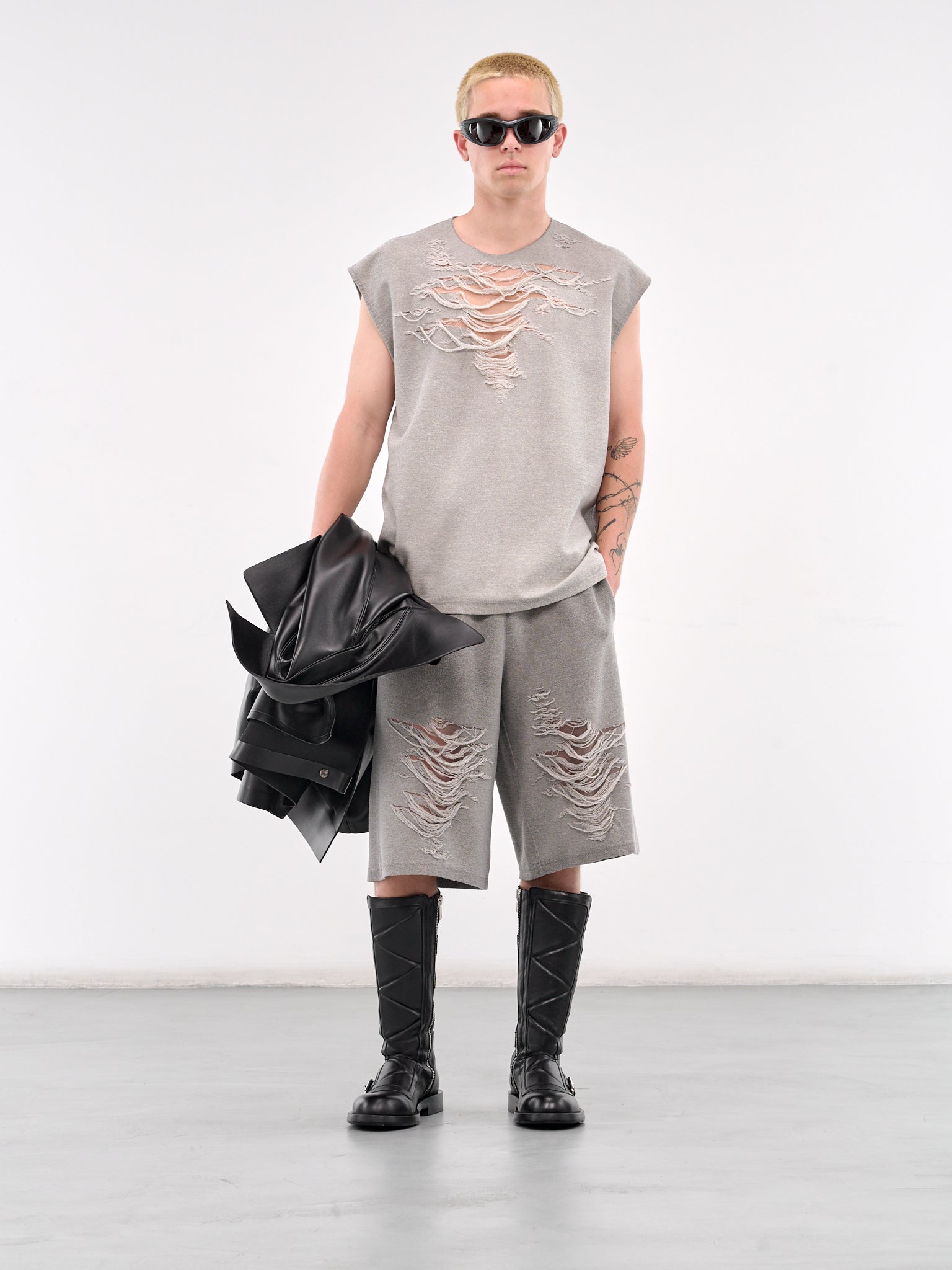 Sleeveless Distressed Top (A19115-0PLAI-GREY)