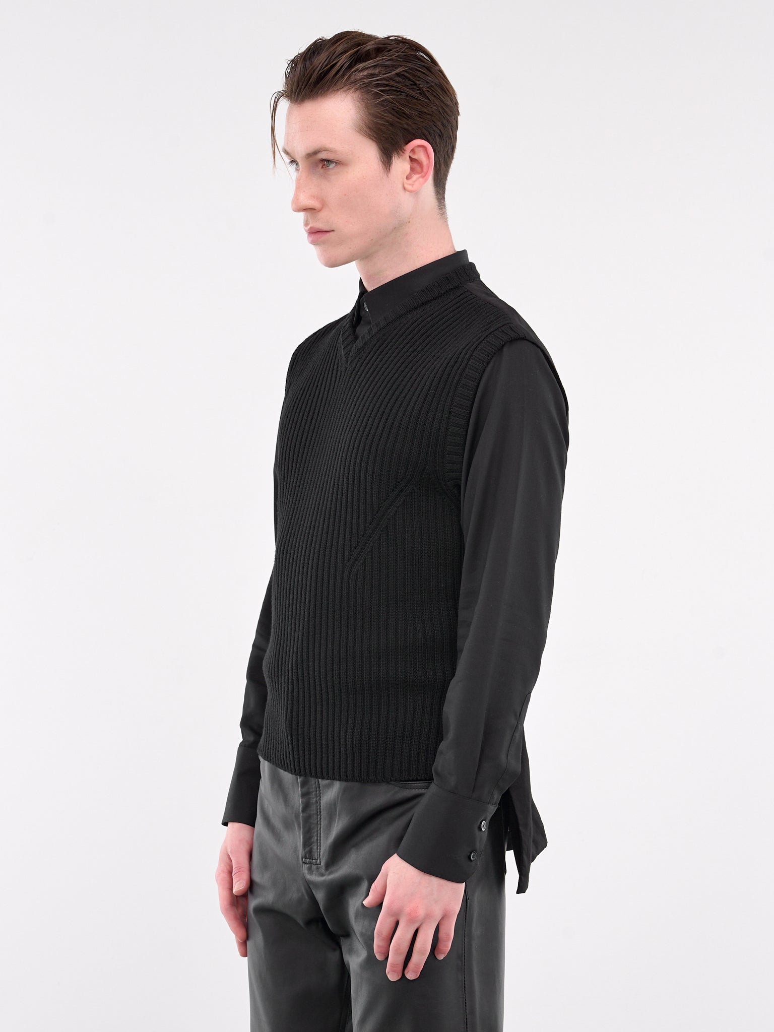 Reidar Darted Sweater (B0012138-KN045-BLACK)