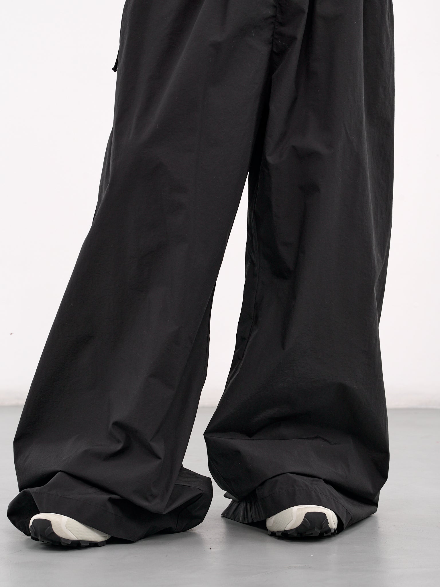 Relaxed Fit Trousers (BK0670-BLACK)