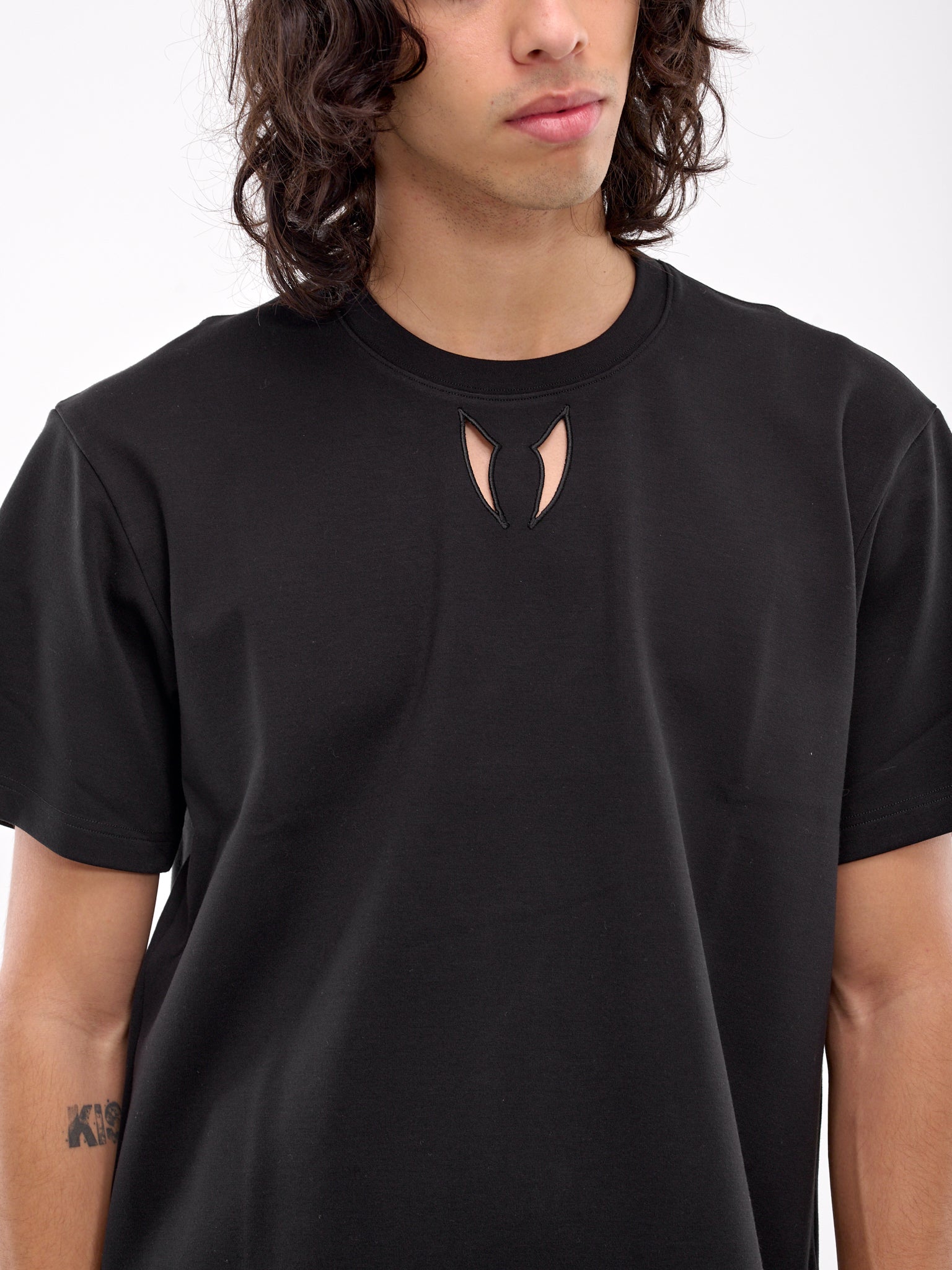 Cut-Out Tee (CS0924-BLACK)