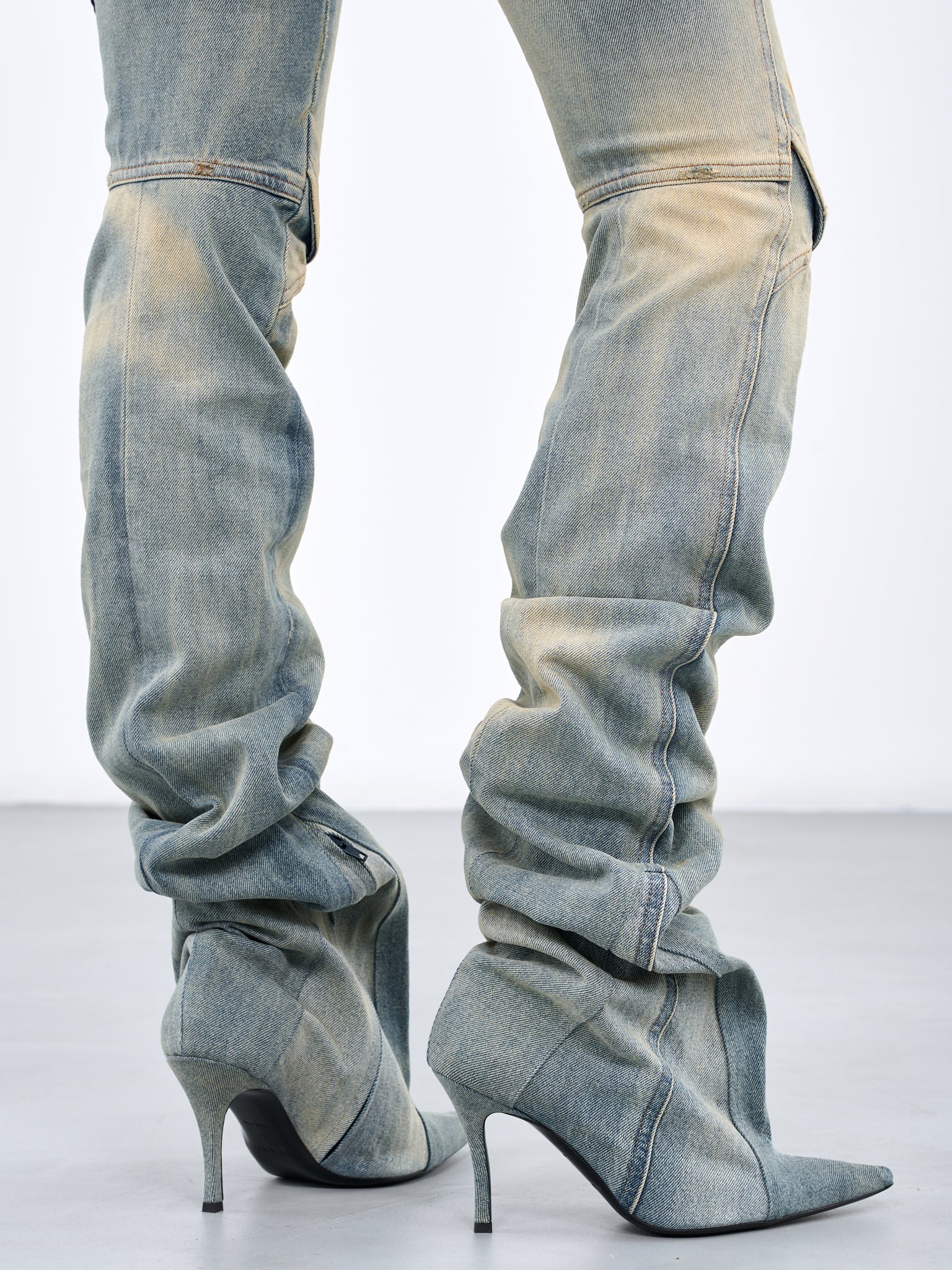 Diesel Women’s Lowleeh Slim Boot Cut Stretch Trousers – Mid-Blue / 25