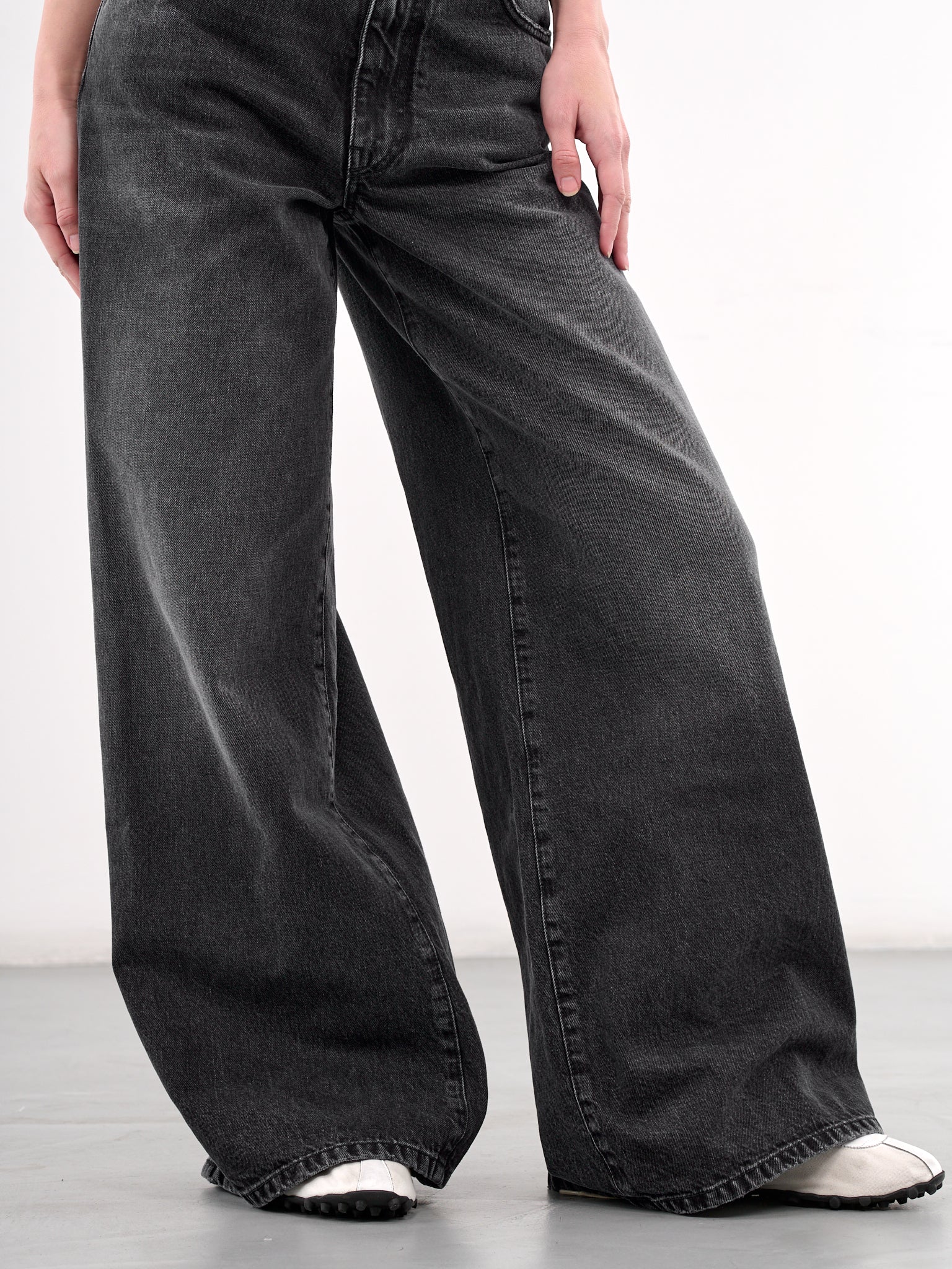 Oversized Denim Trousers (DP0-25-396-W-BLACK)