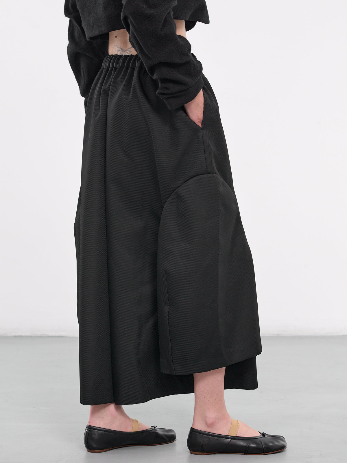 Draped Elastic Trousers (GN-P014-051-BLACK)