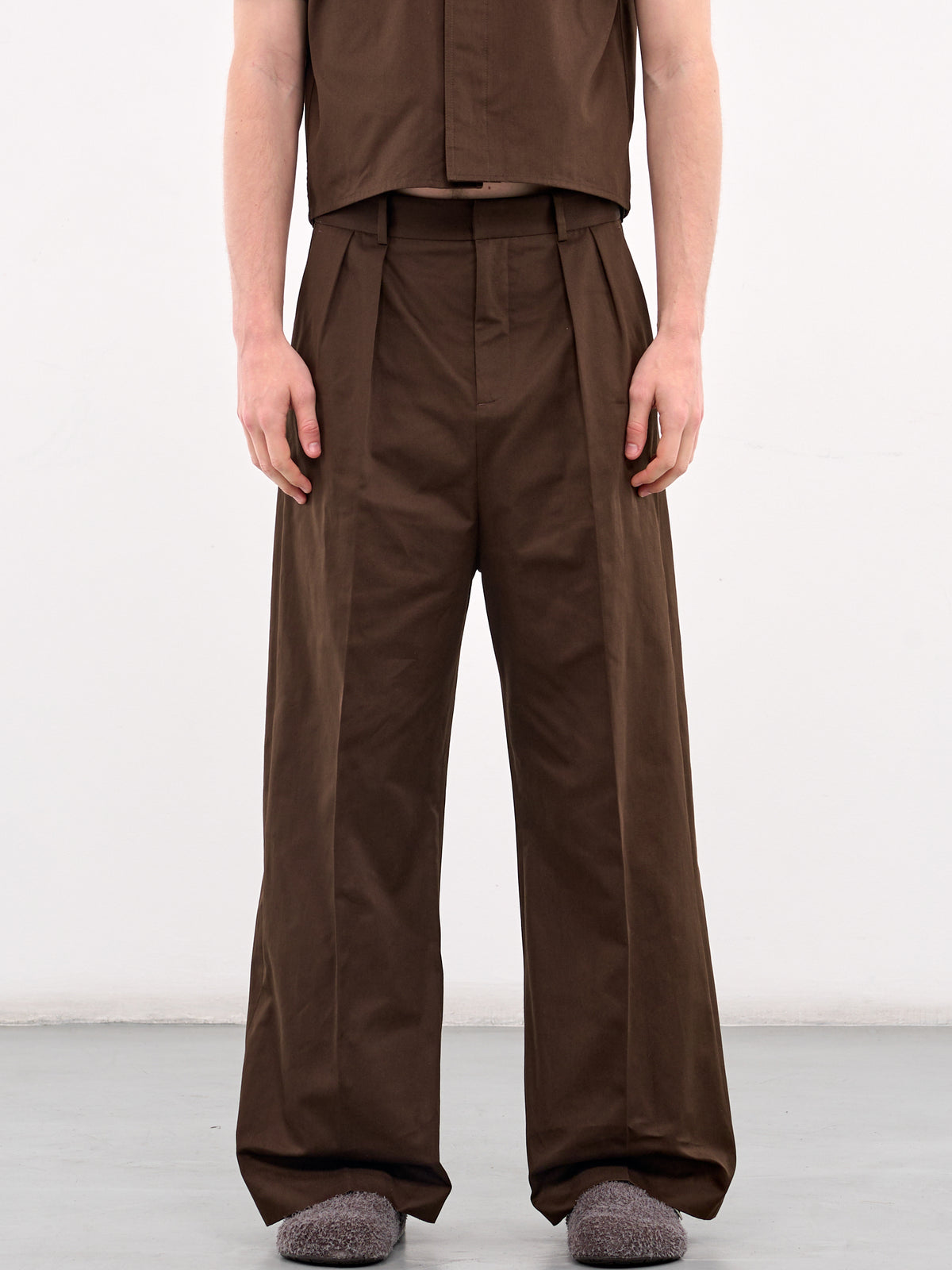 Cotton Pleated Trousers (H526Y04WFN-CHOCOLATE-BROWN)