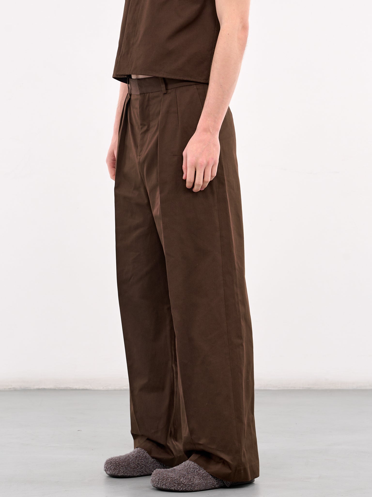 Cotton Pleated Trousers (H526Y04WFN-CHOCOLATE-BROWN)