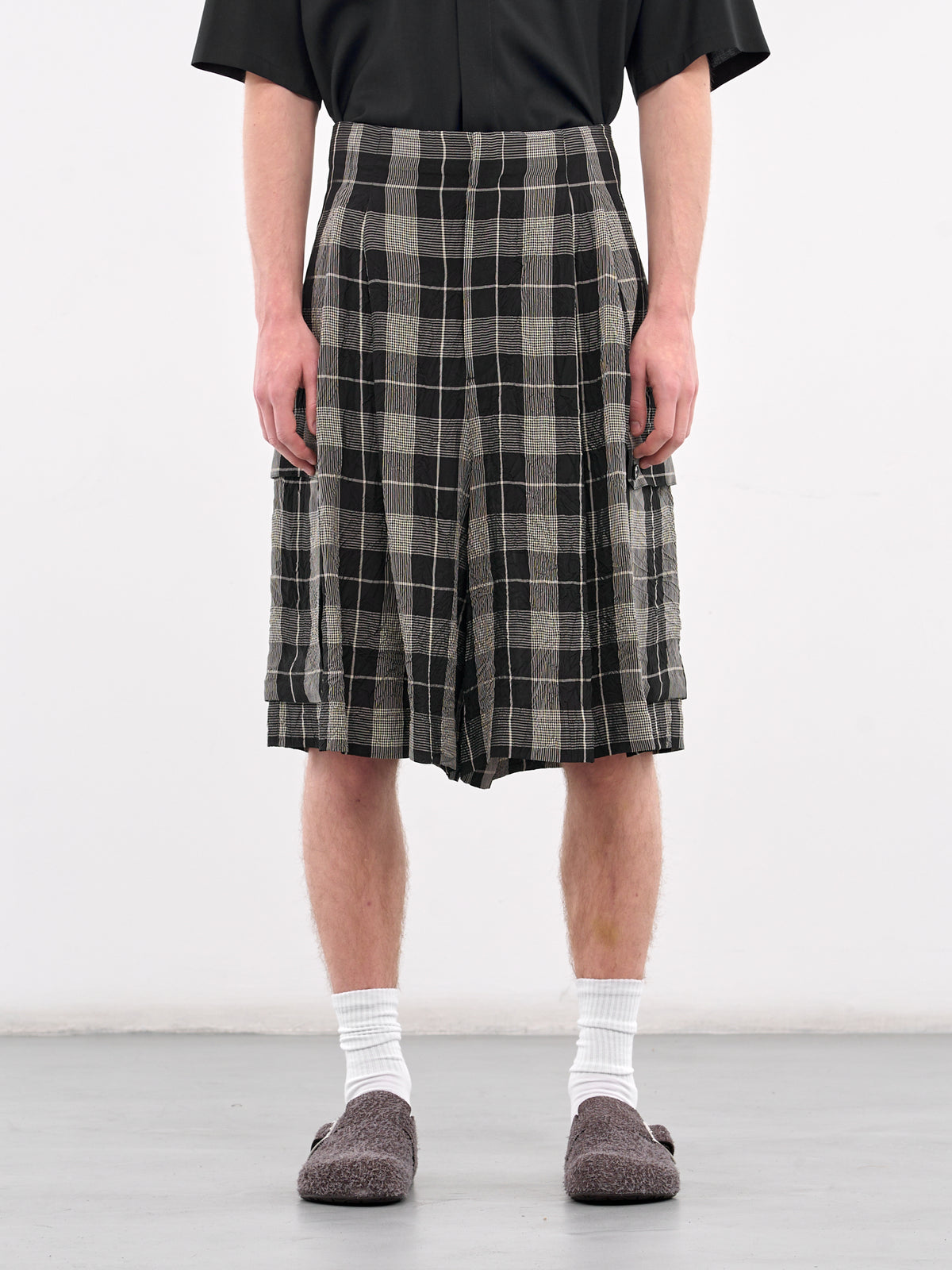 Viscose Plaid Shorts (H526Y1AW22-BLACK-WHITE)