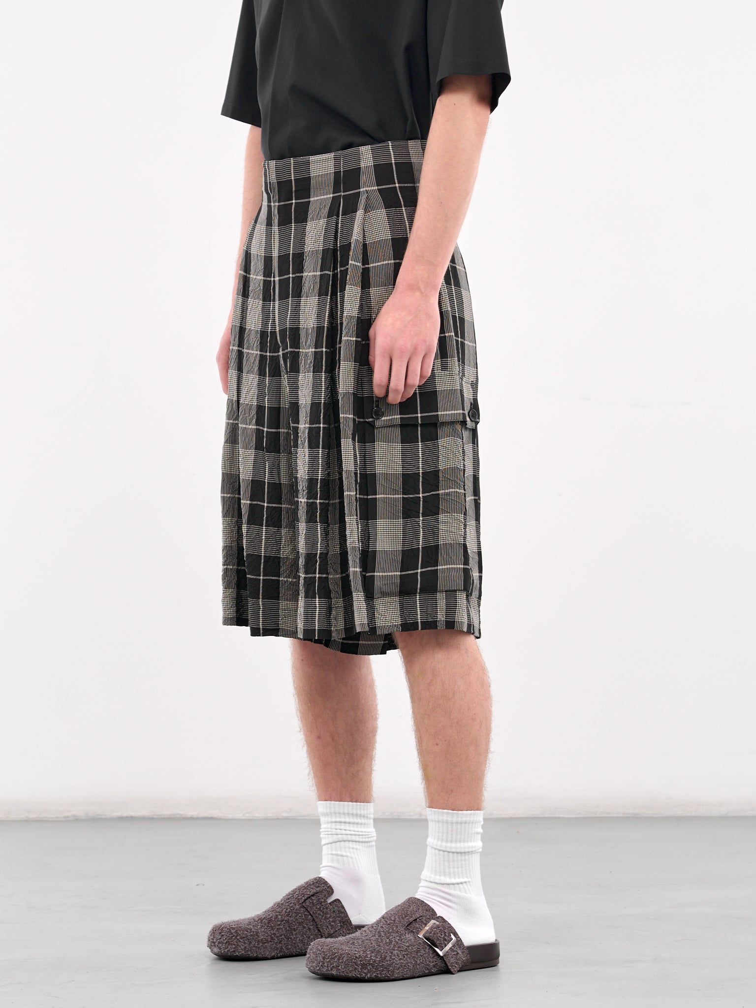 Viscose Plaid Shorts (H526Y1AW22-BLACK-WHITE)