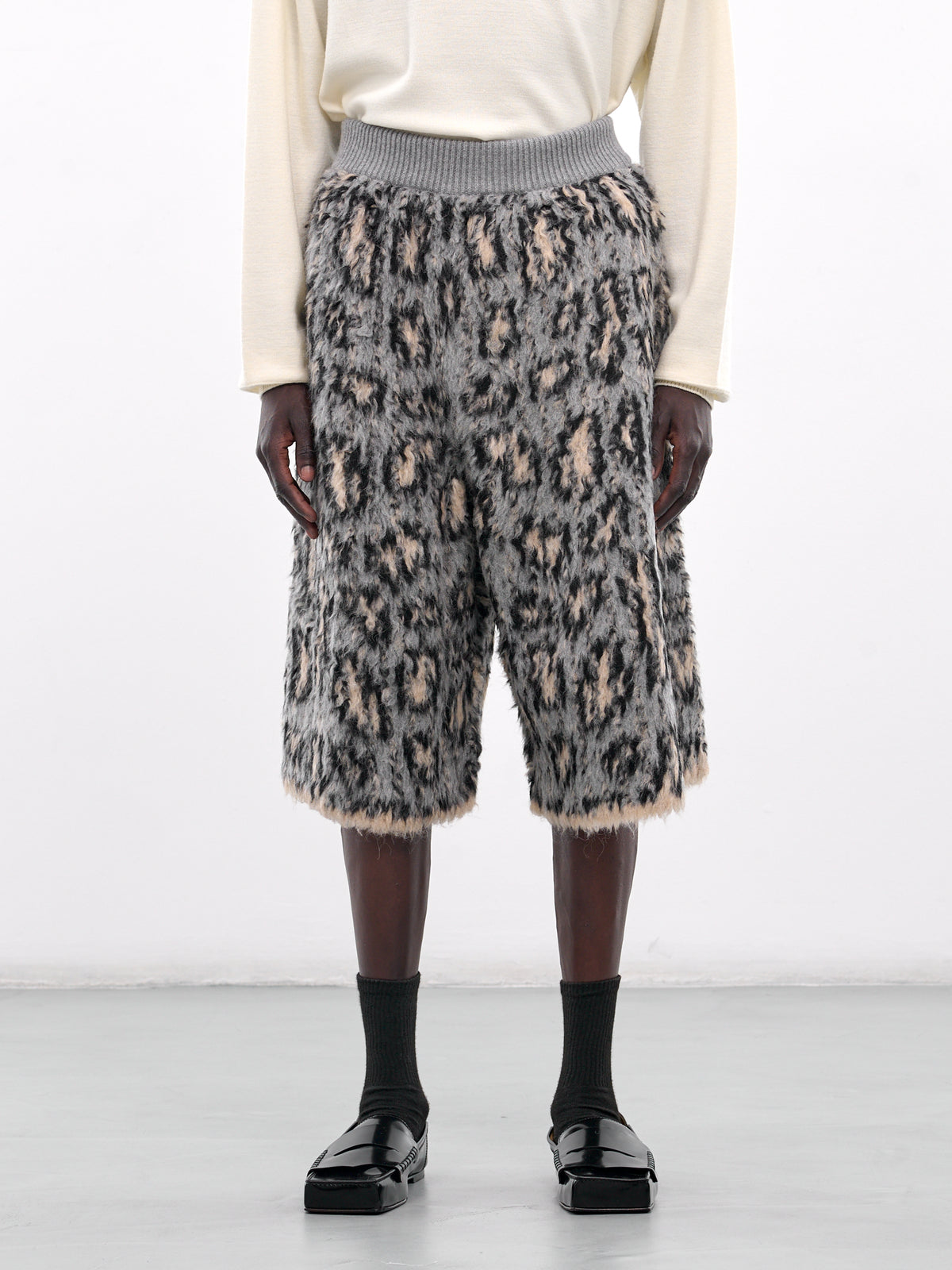 Jacquard Knit Shorts (H526Y1MK03-GREY-BLACK)