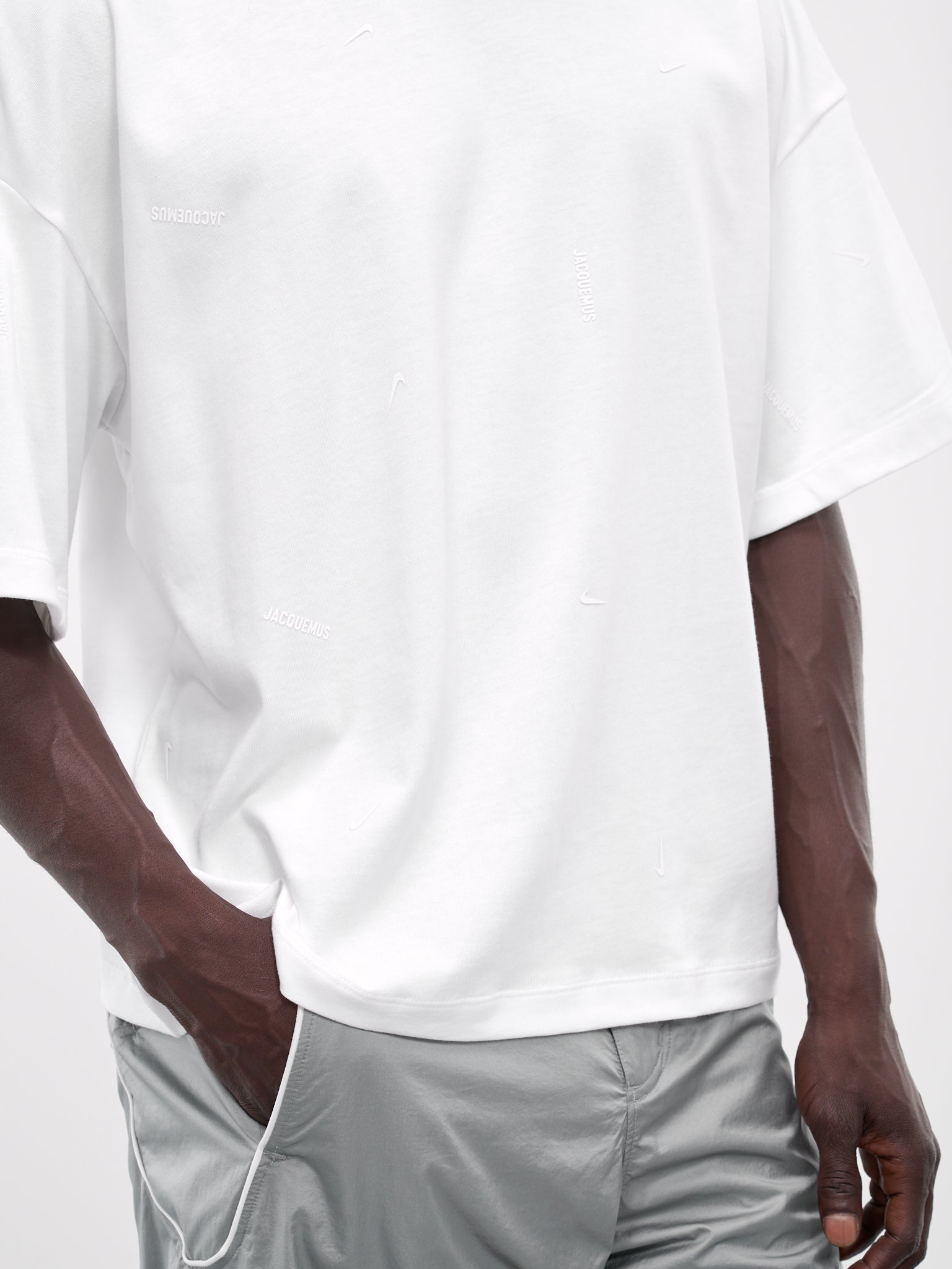 Jacquemus Le T-Shirt (HF7111-100-WHITE)