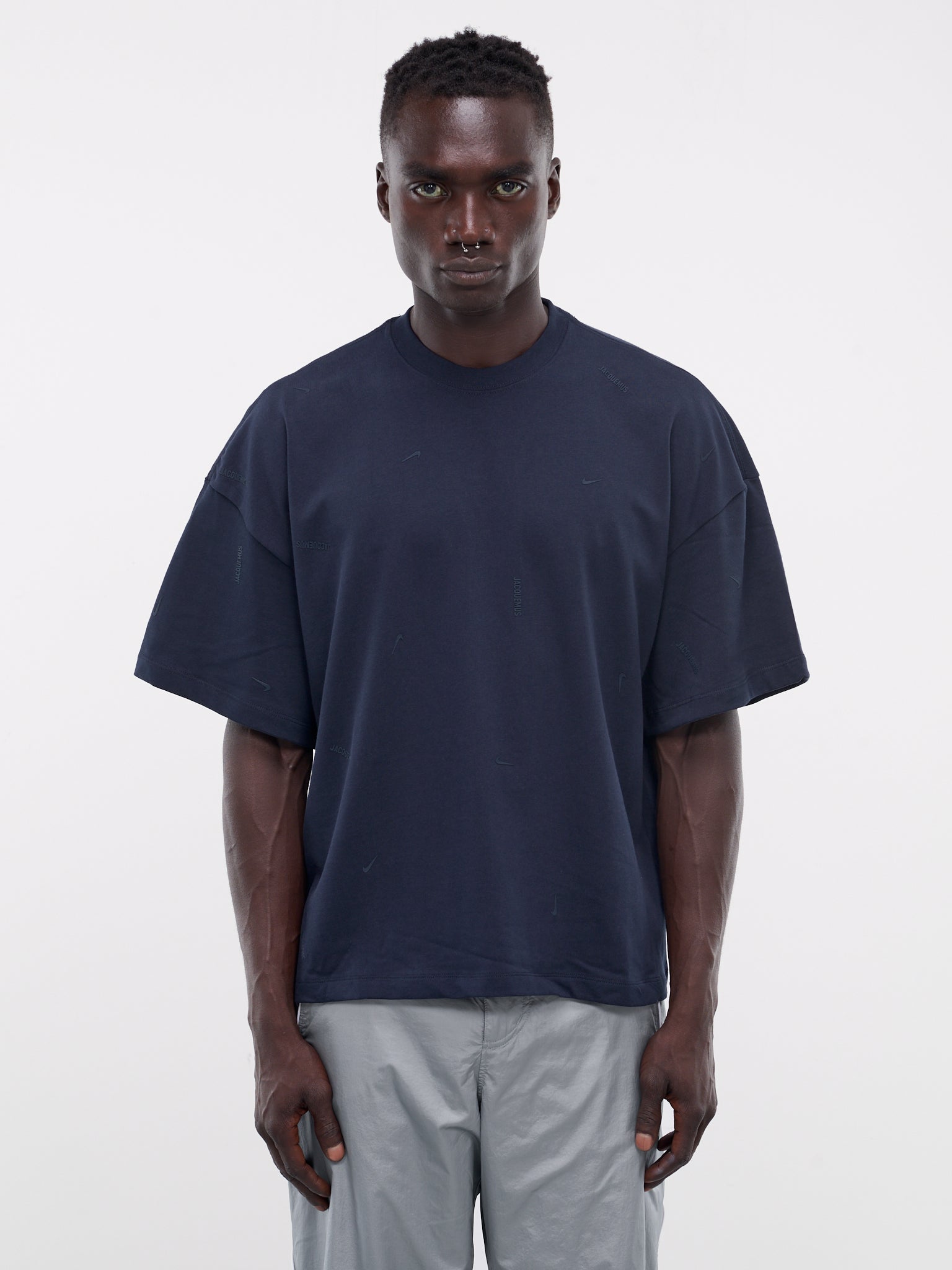 Jacquemus Le T-Shirt (HF7111-475-DARK-OBSIDIAN)