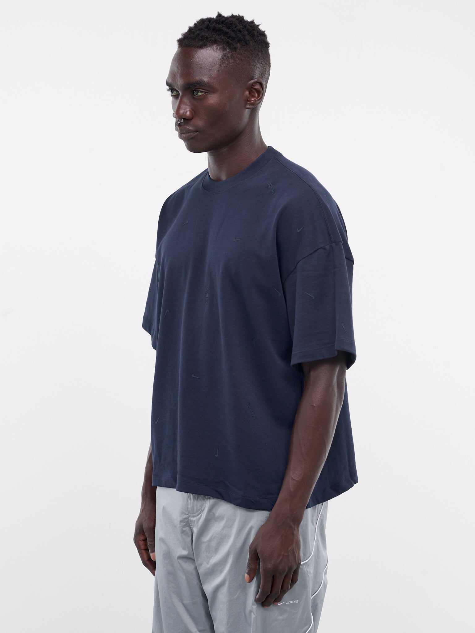 Jacquemus Le T-Shirt (HF7111-475-DARK-OBSIDIAN)