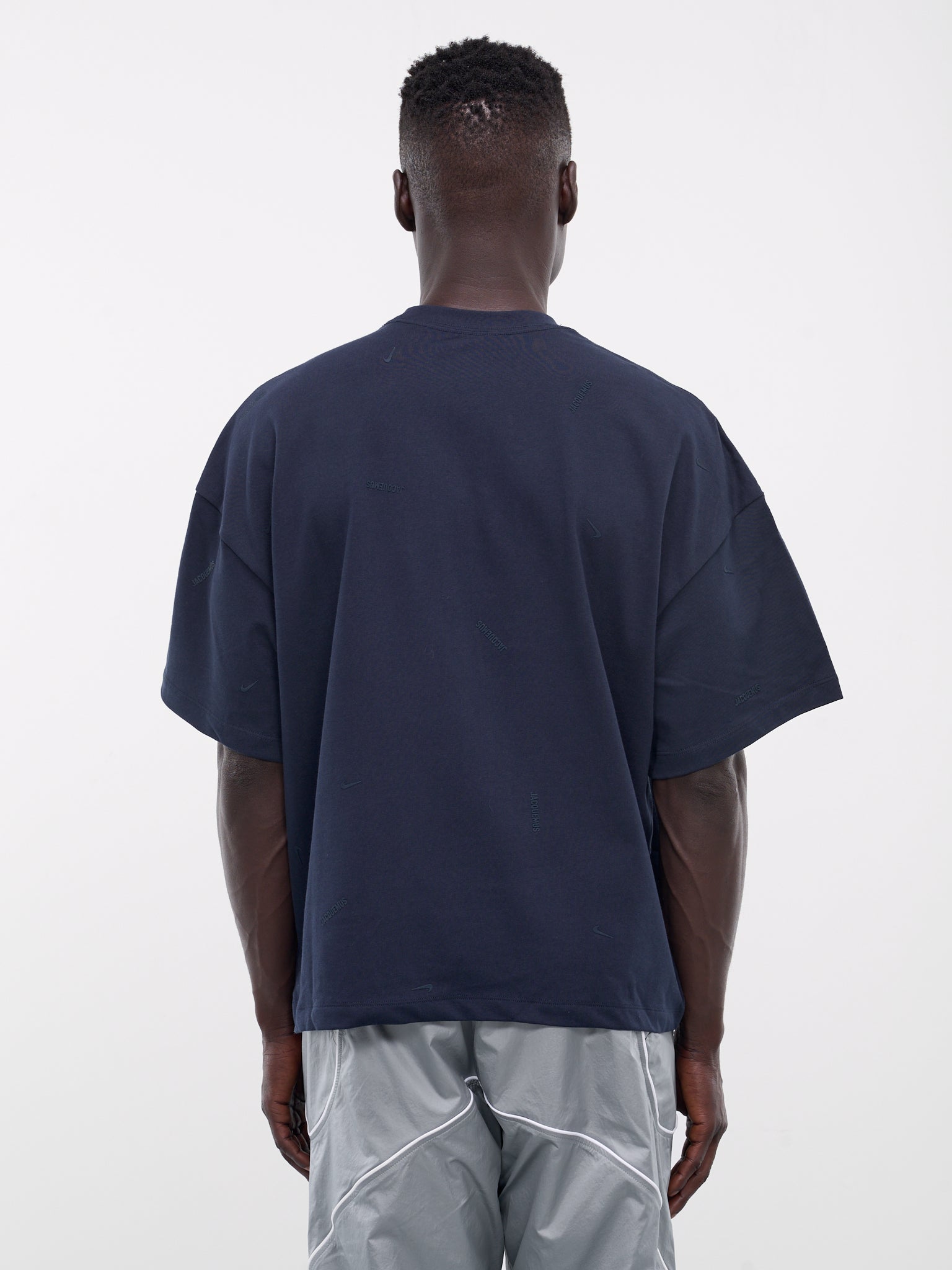 Jacquemus Le T-Shirt (HF7111-475-DARK-OBSIDIAN)