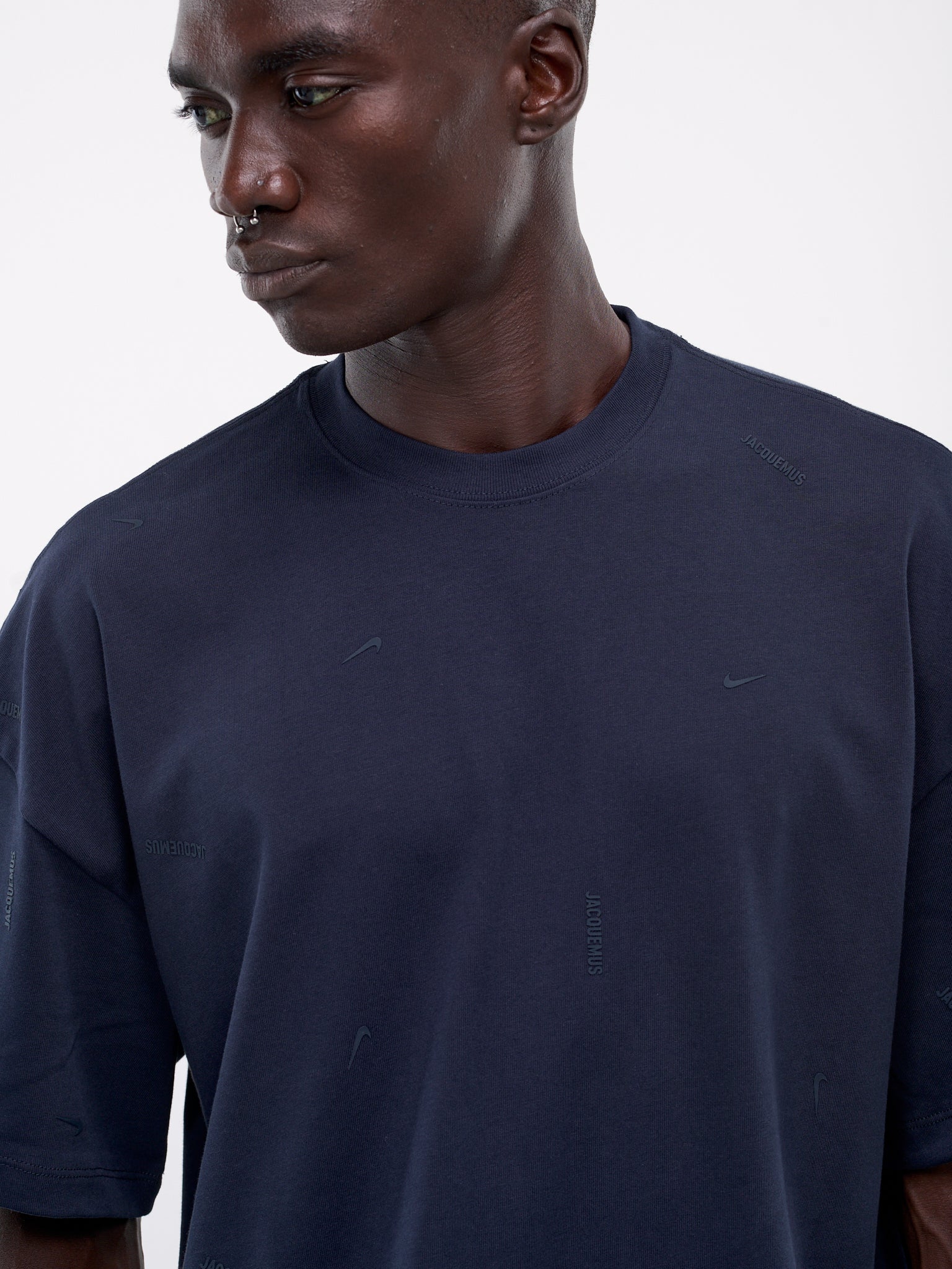 Jacquemus Le T-Shirt (HF7111-475-DARK-OBSIDIAN)