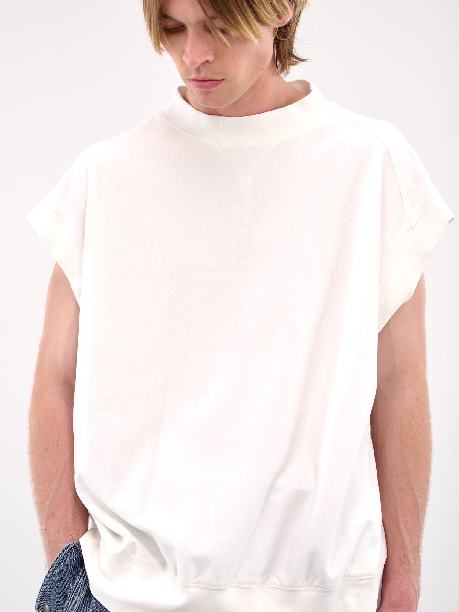 Sleeveless Crewneck Tee (HMMA70013T-NATURAL)