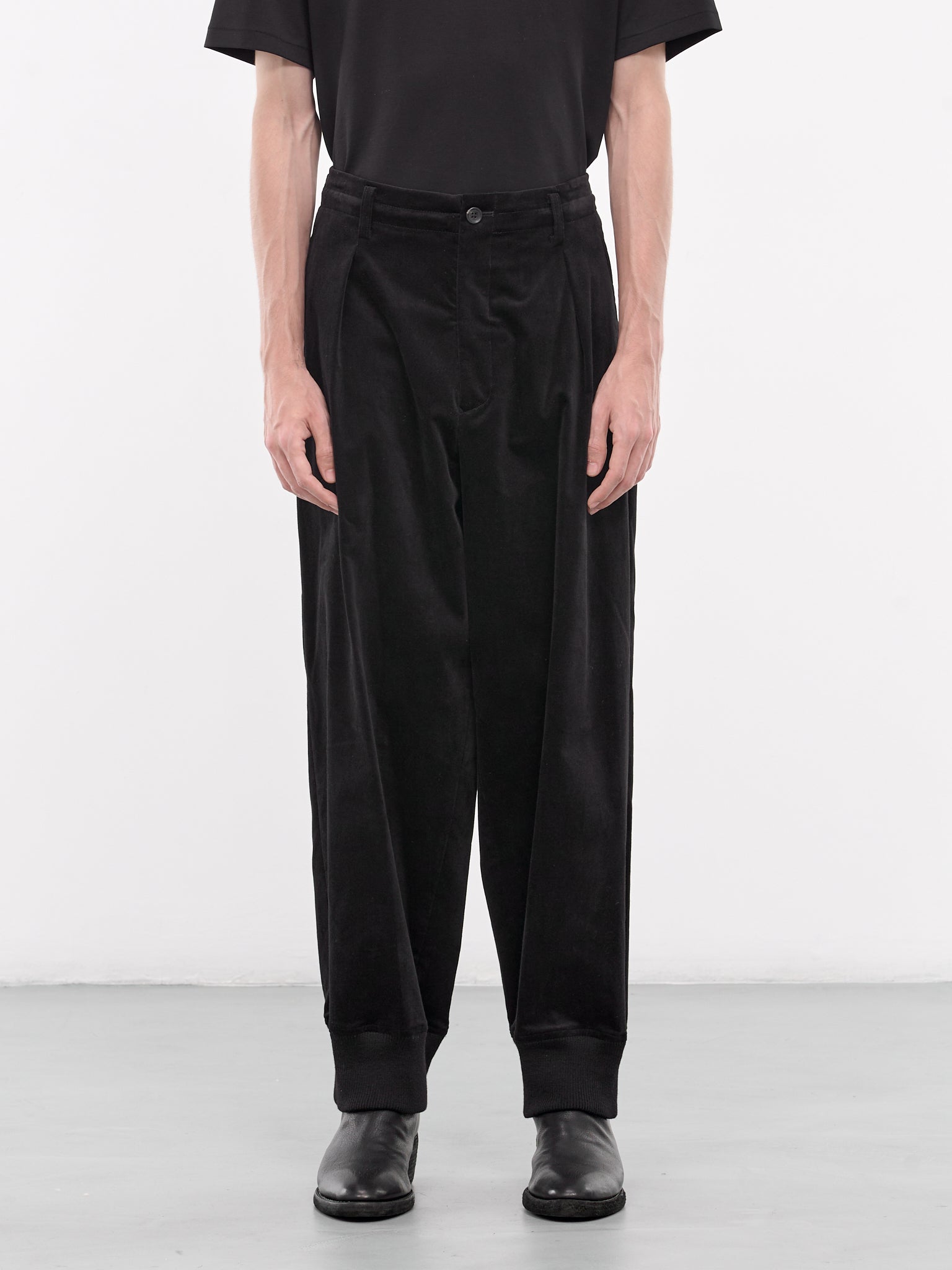 M-Hem Rib Velvet Pants (HO-P37-056-1-BLACK)