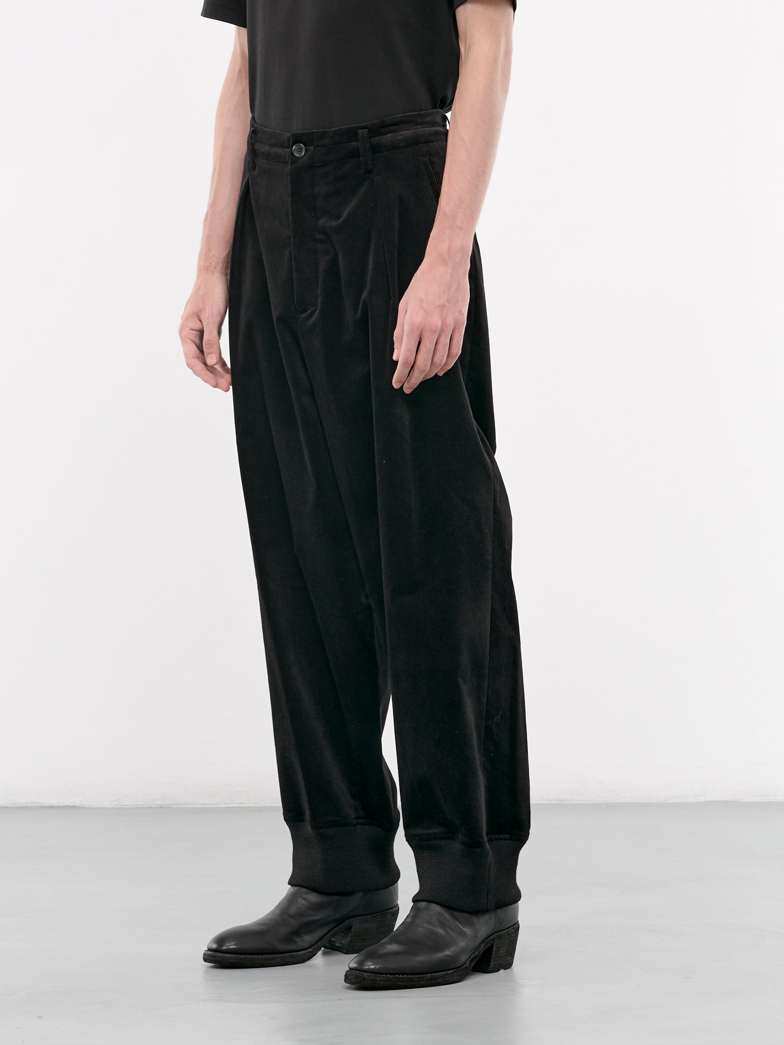 M-Hem Rib Velvet Pants (HO-P37-056-1-BLACK)