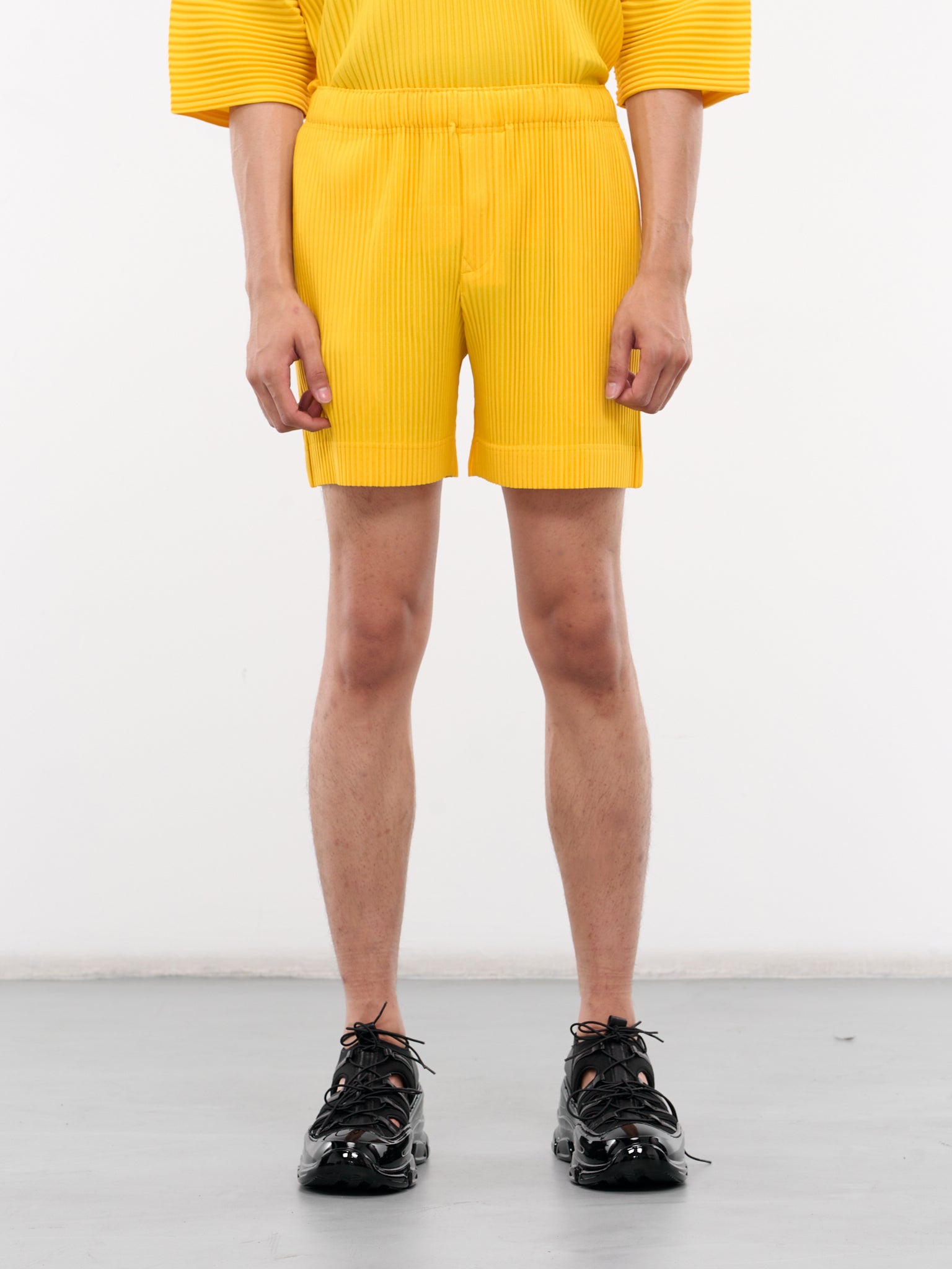 MC July Pleated Shorts (HP48JF104-52-YELLOW)