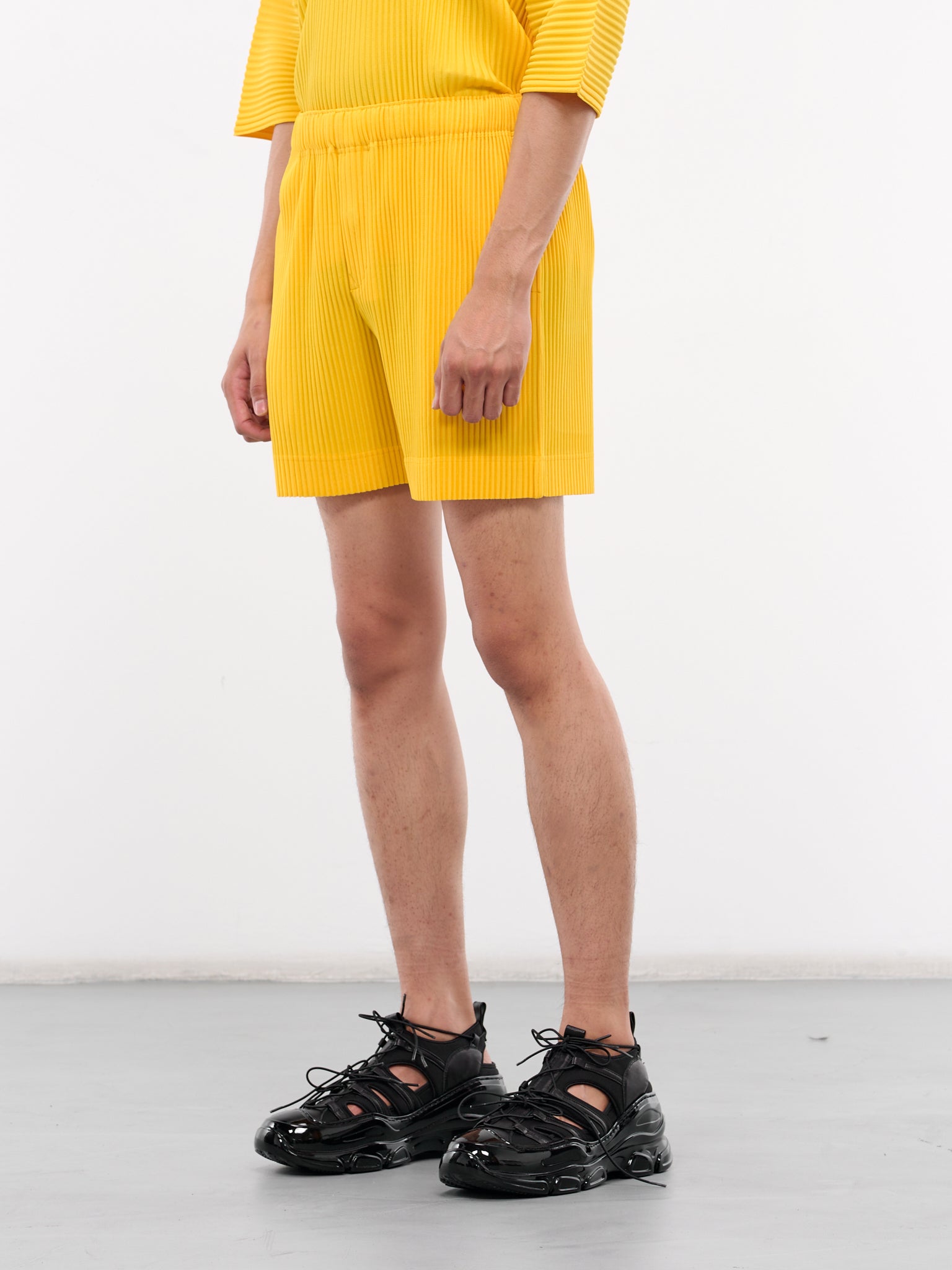 MC July Pleated Shorts (HP48JF104-52-YELLOW)