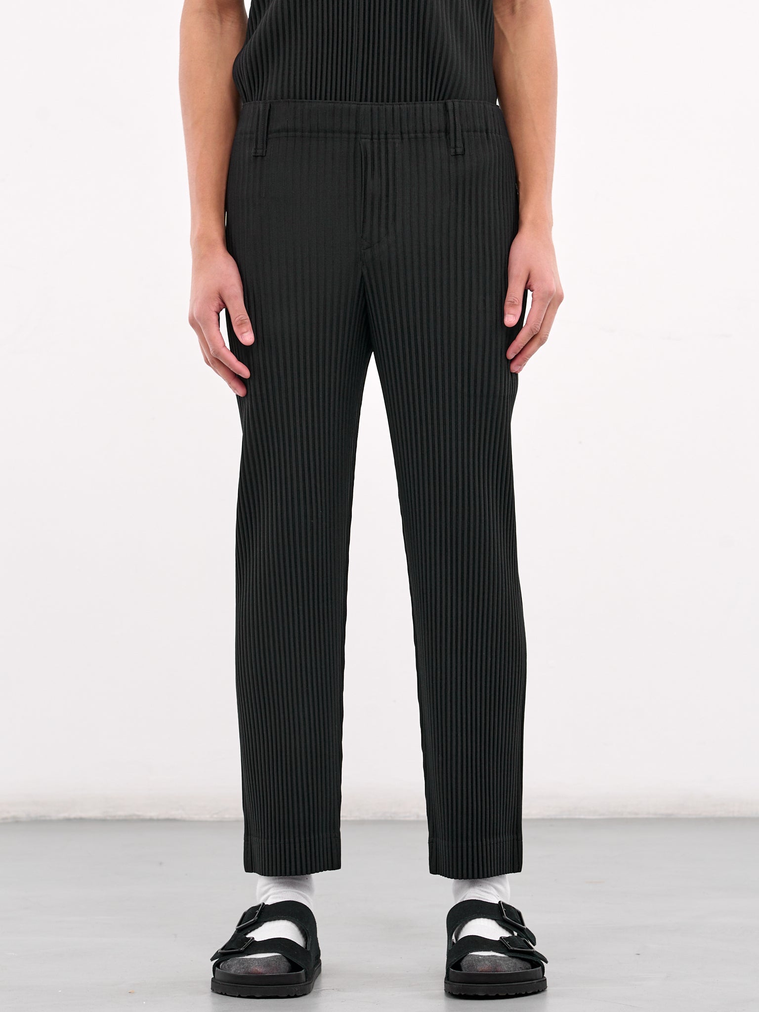 Basic Pleated Trousers (HP56JF550-15-BLACK)