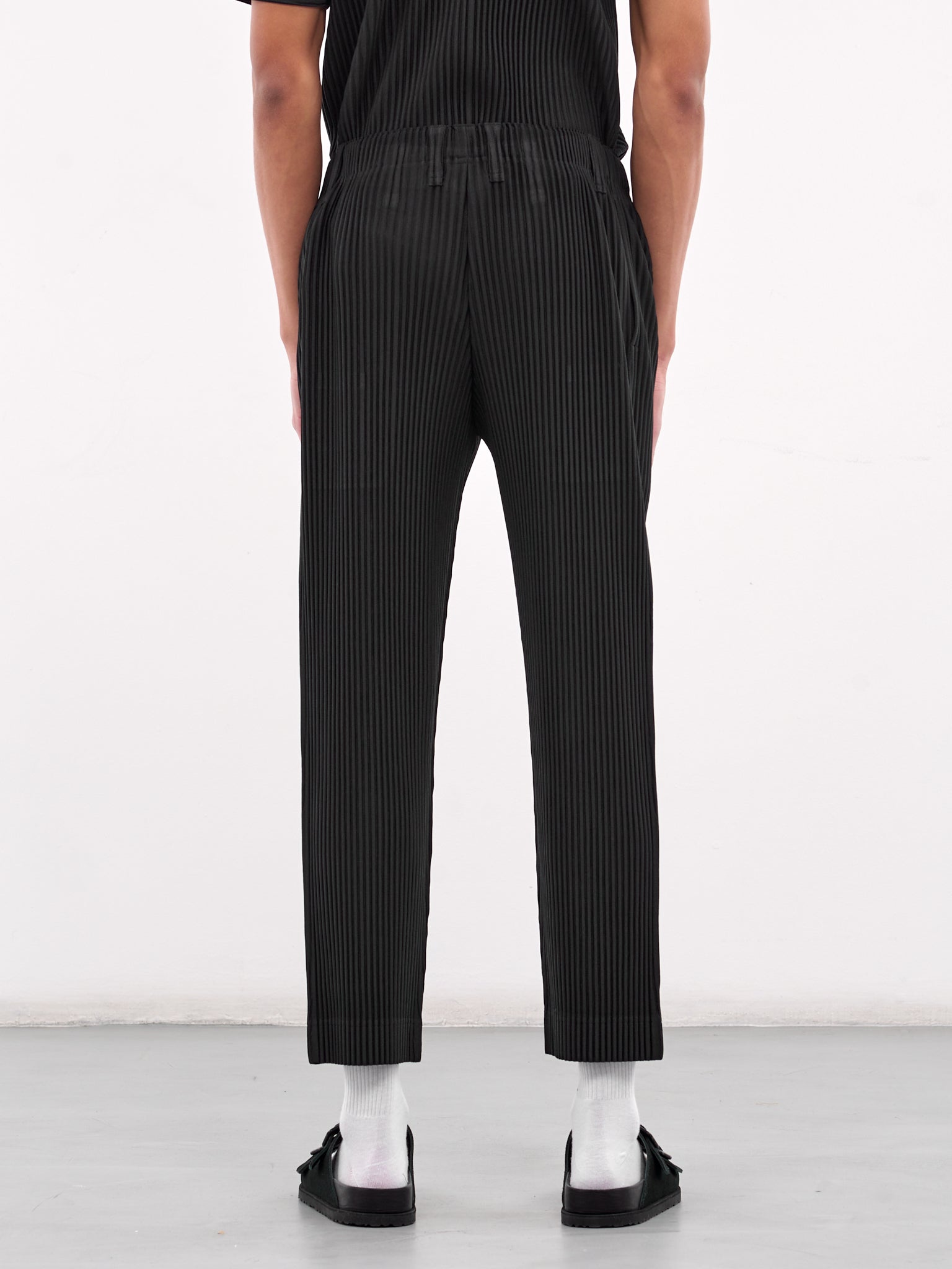 Basic Pleated Trousers (HP56JF550-15-BLACK)