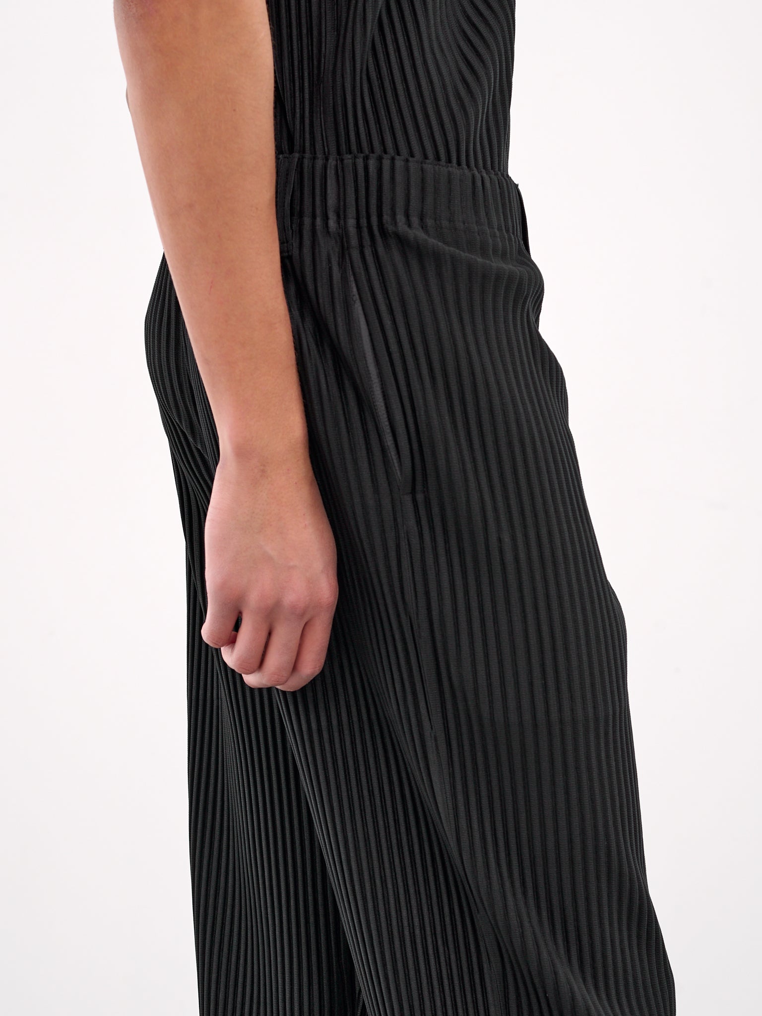 Basic Pleated Trousers (HP56JF550-15-BLACK)