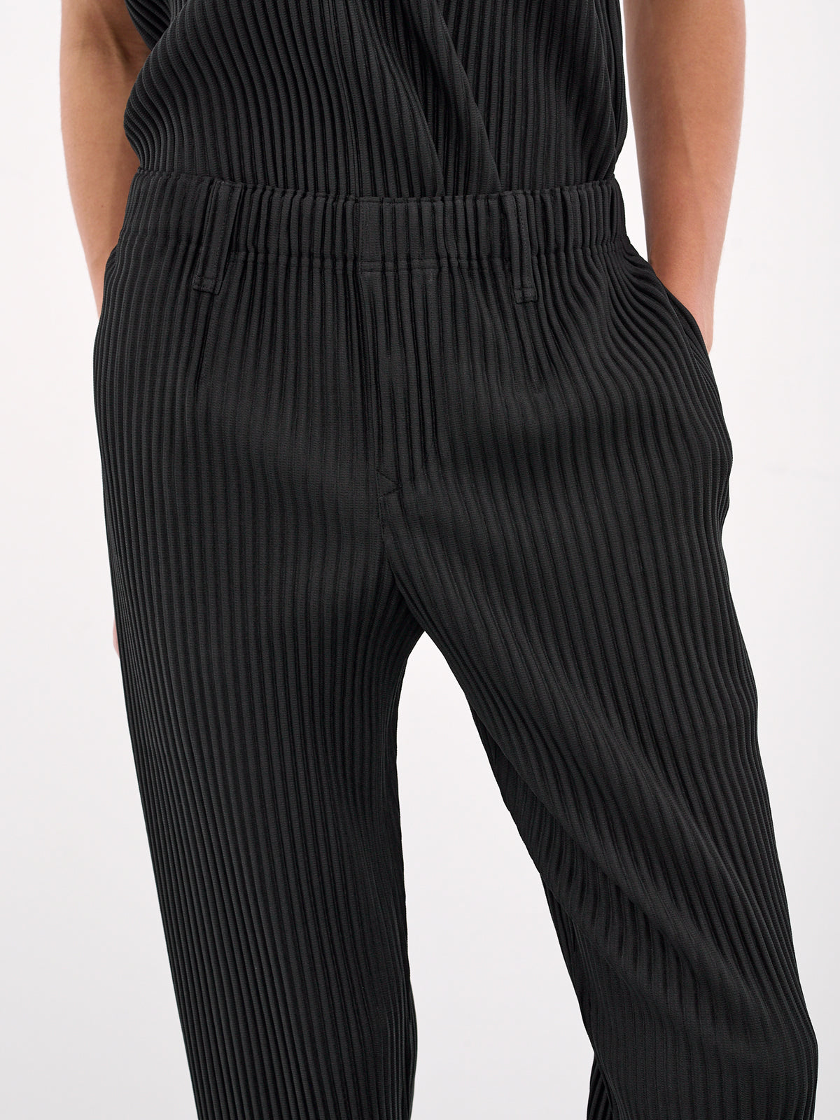 Basic Pleated Trousers (HP56JF550-15-BLACK)