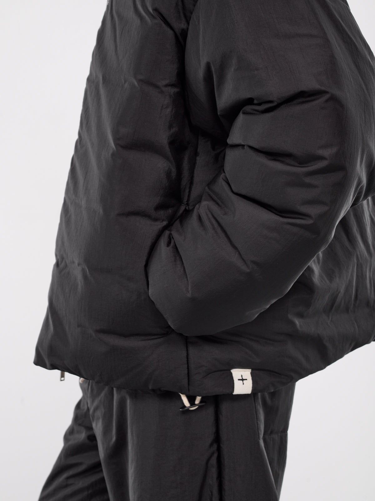 Down Jacket (J47AF0132-J70003-BLACK)