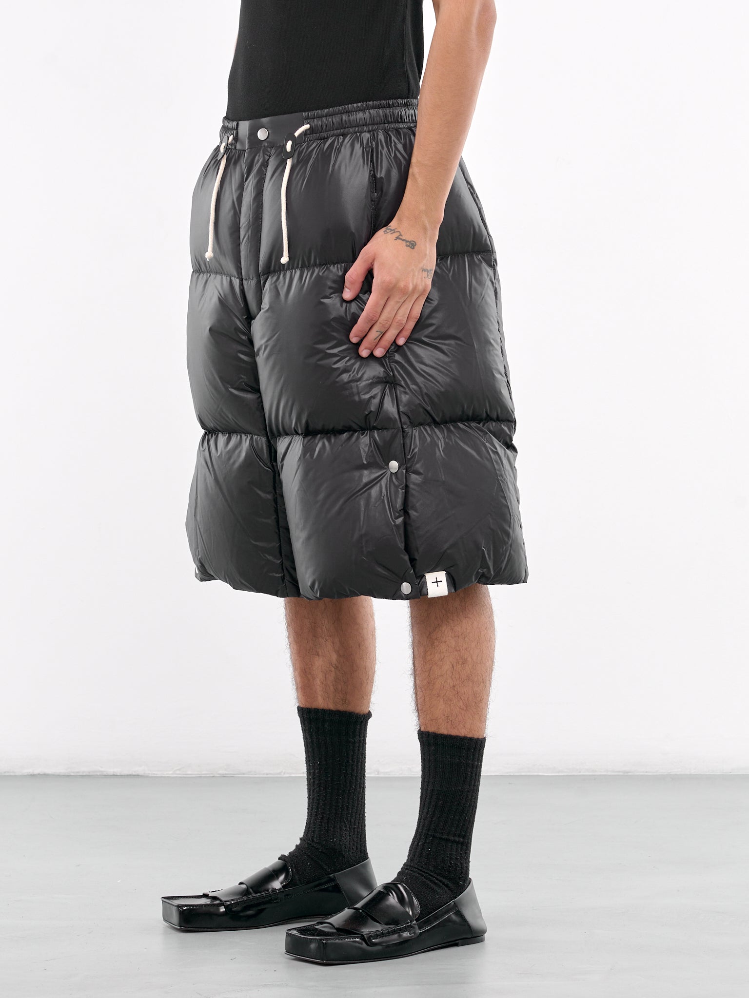 Puffer Shorts (J47AF0140-J70007-BLACK)