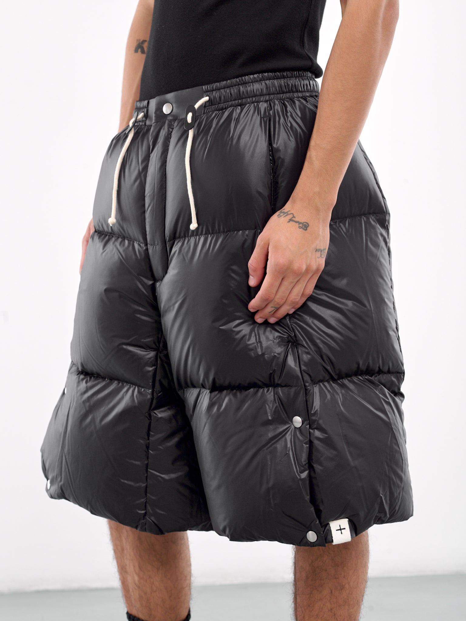 Puffer Shorts (J47AF0140-J70007-BLACK)