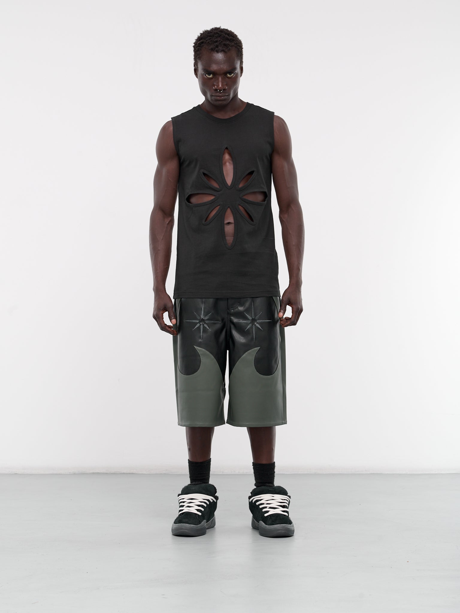 Origami Cut-Out Sleeveless Tee (KUS4ST01KR-C5001-BLACK)