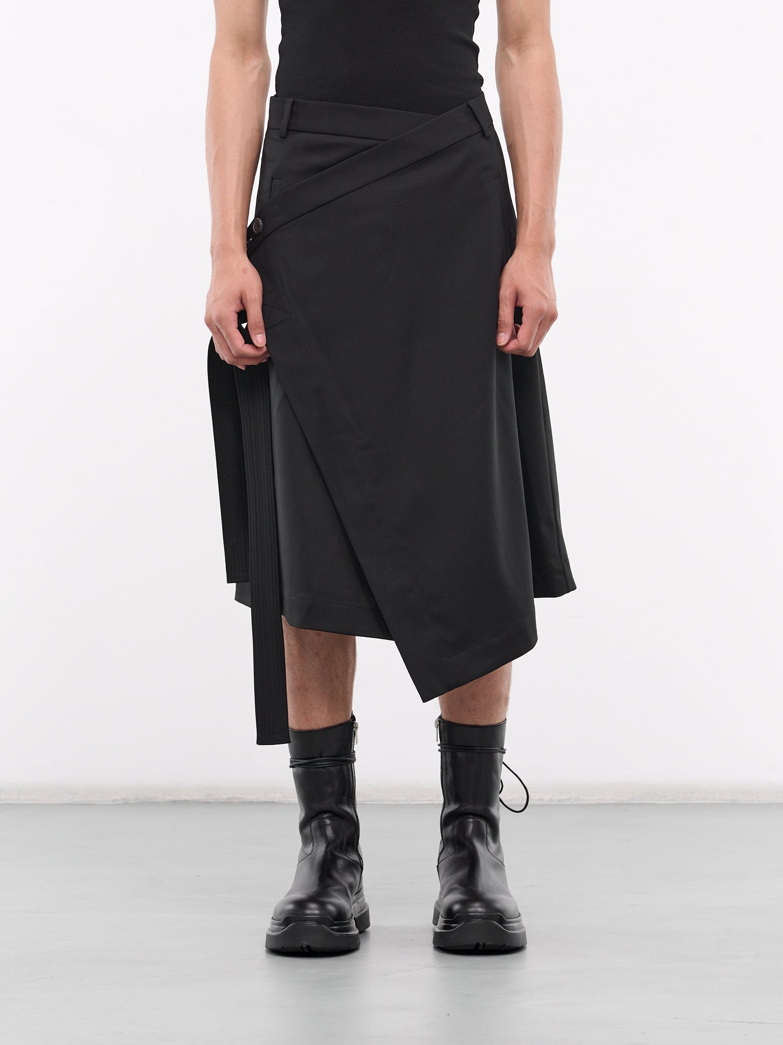 Apron Skirt (MS001W-LWB-BLACK)