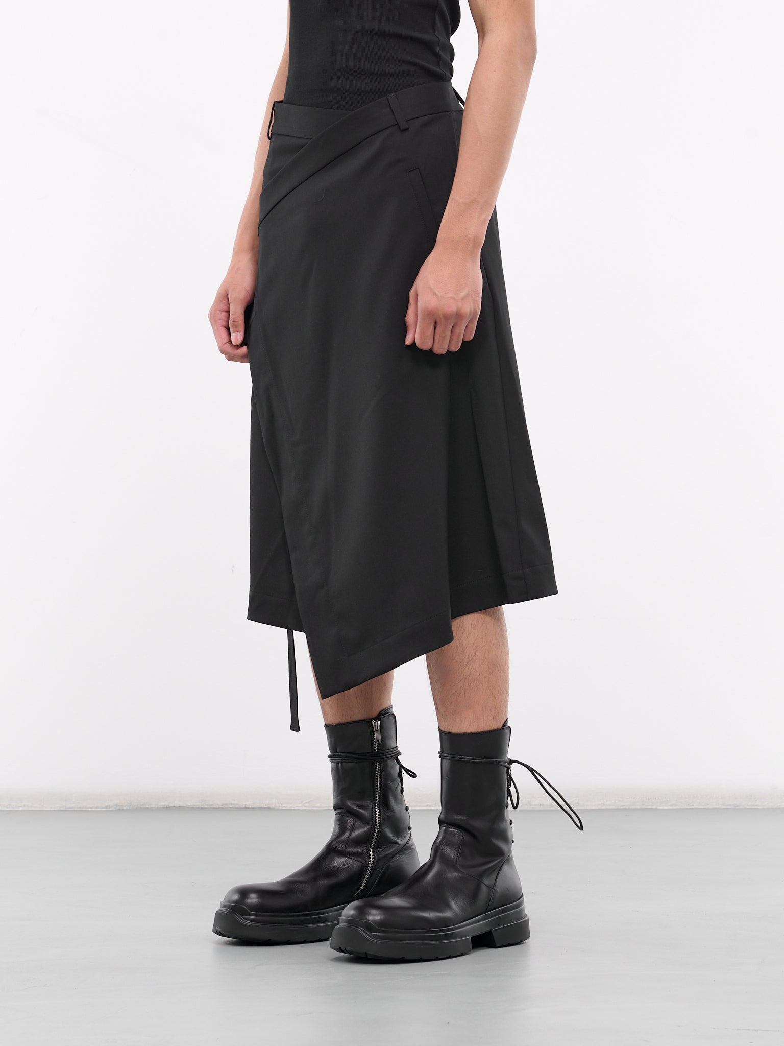 Apron Skirt (MS001W-LWB-BLACK)