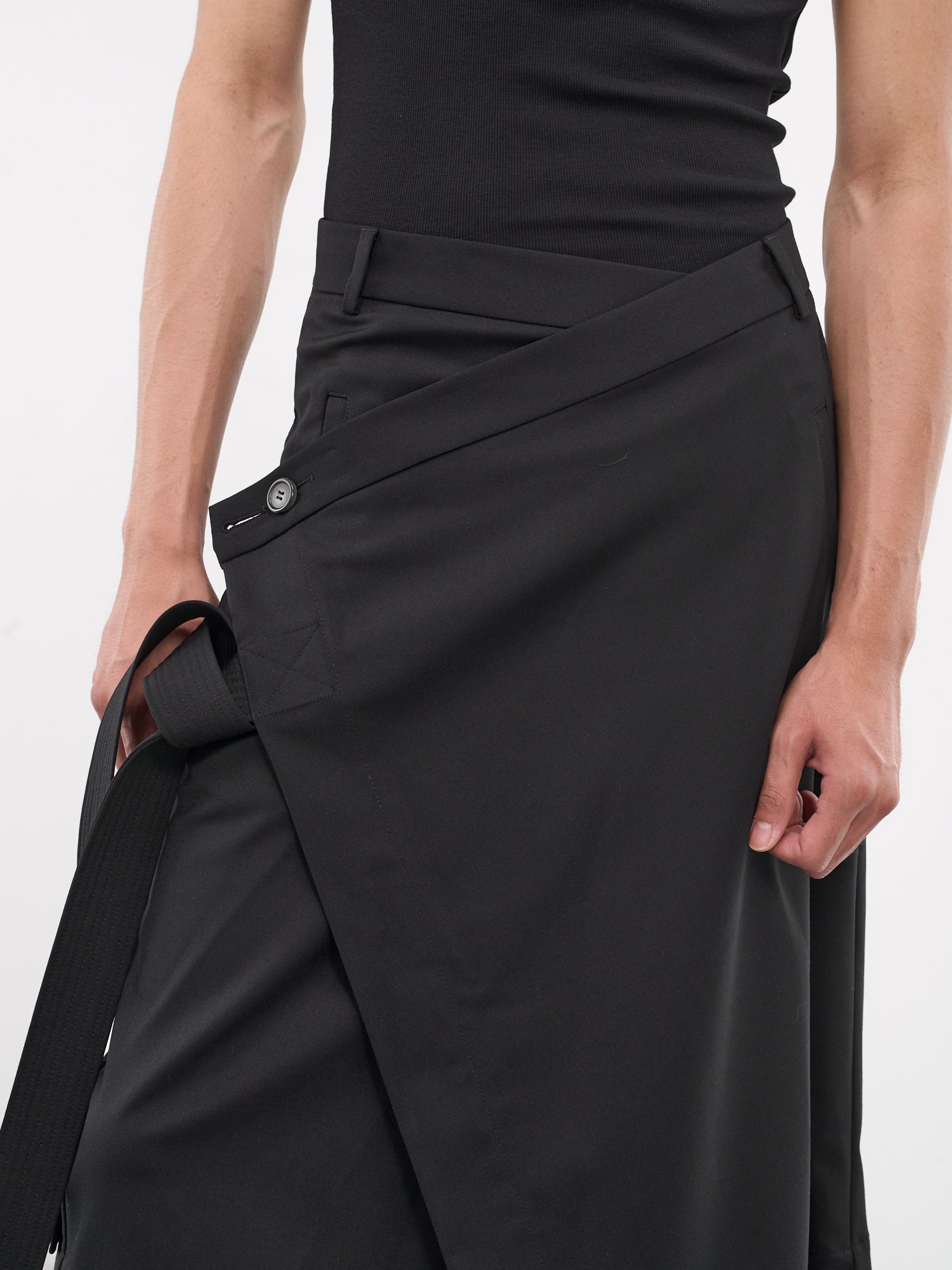 Apron Skirt (MS001W-LWB-BLACK)