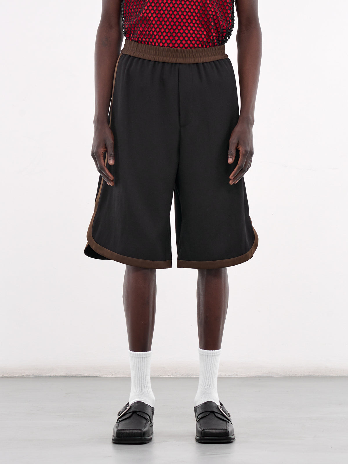 Ossie Shorts (MS25TR20-WV03-999-BLACK-BROWN)