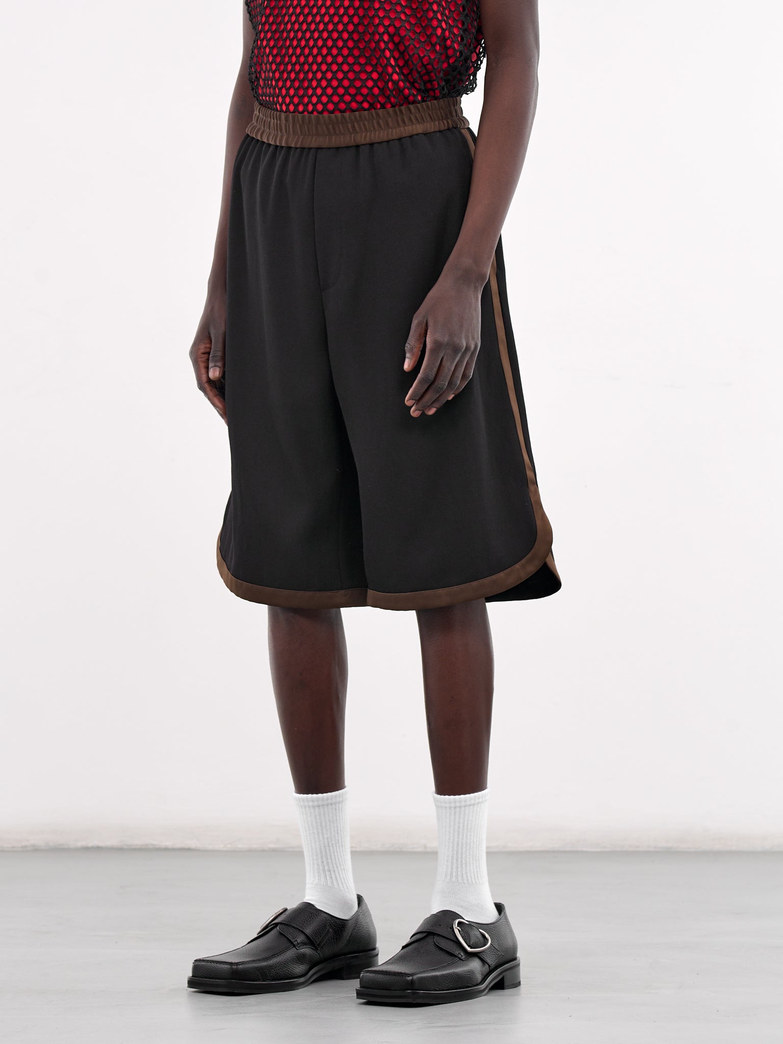 Ossie Shorts (MS25TR20-WV03-999-BLACK-BROWN)