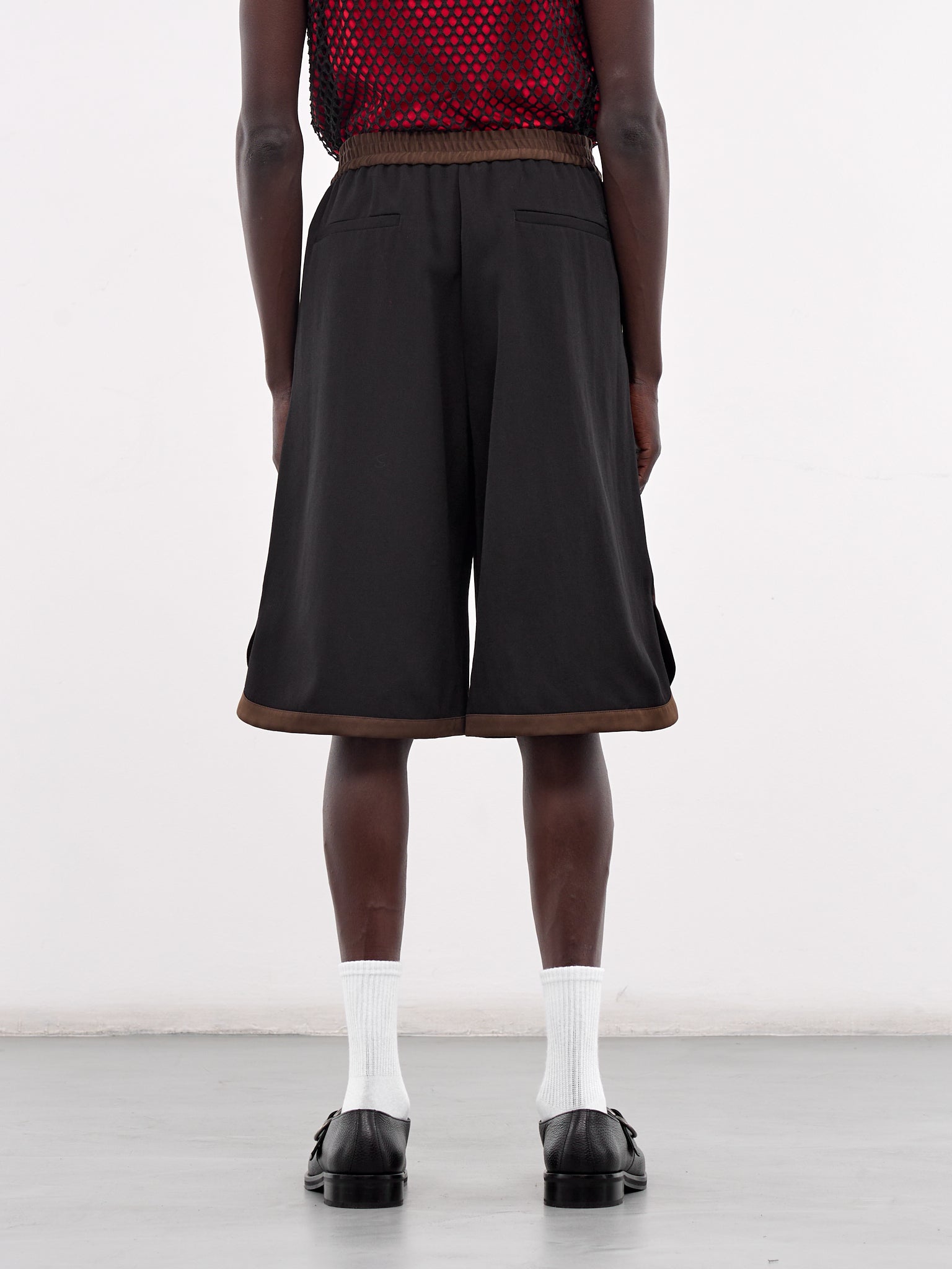 Ossie Shorts (MS25TR20-WV03-999-BLACK-BROWN)