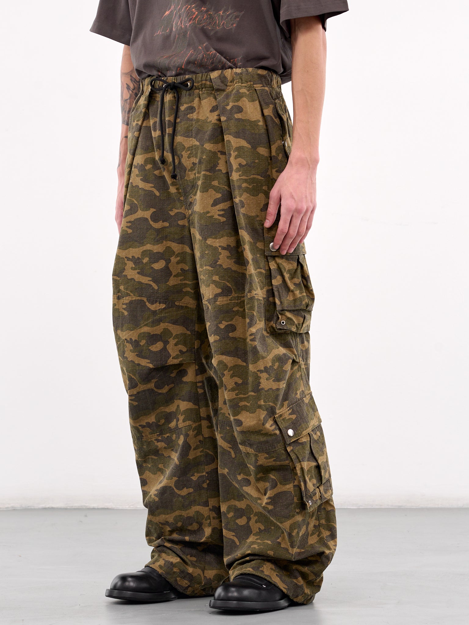 WE11DONE Camo Cargo Pants | H. Lorenzo - side